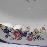 Service plate Bernardaud Limoges porcelain with floral decoration from the 1920s to 1950s.