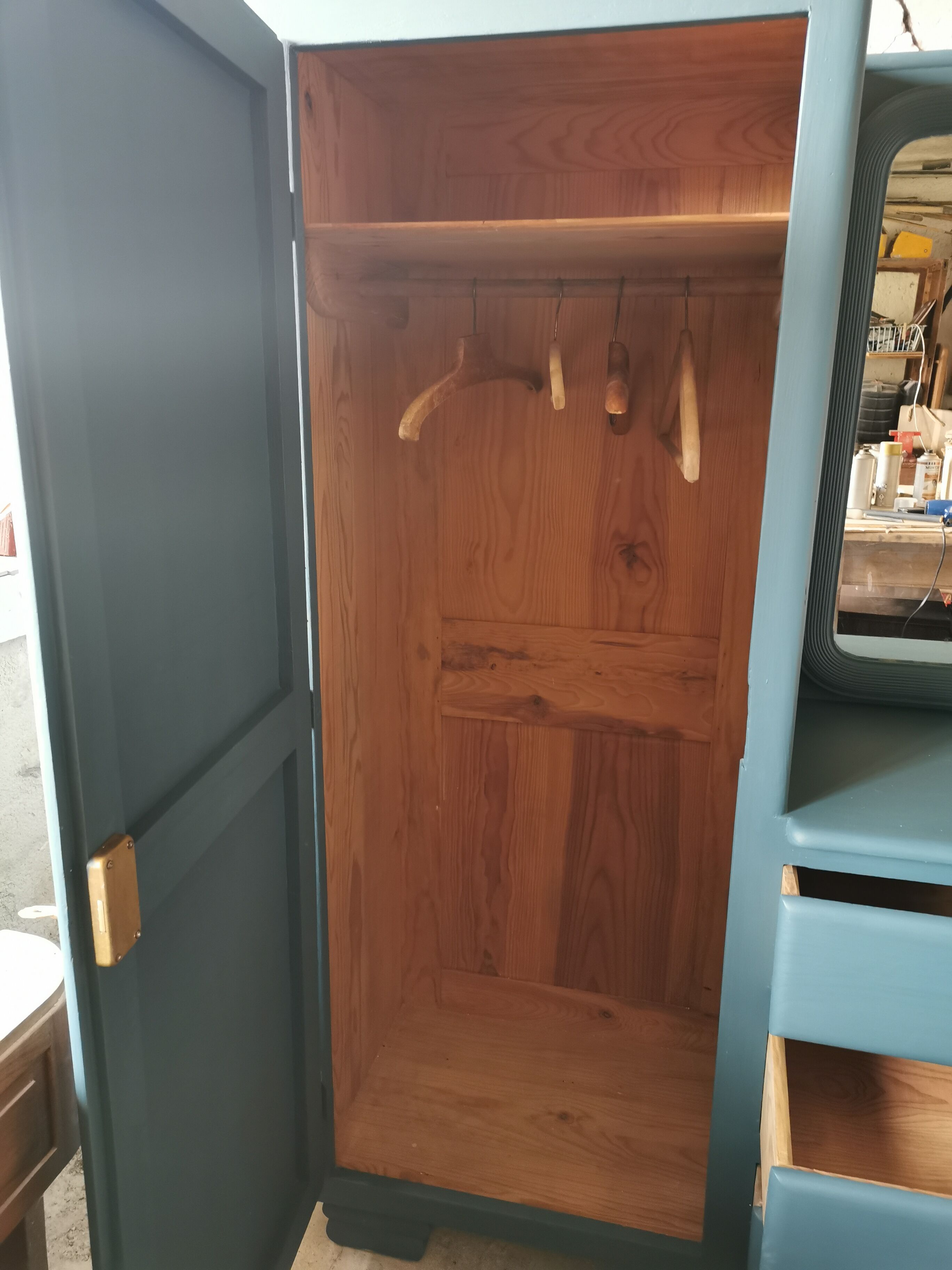 Asymmetrical cabinet