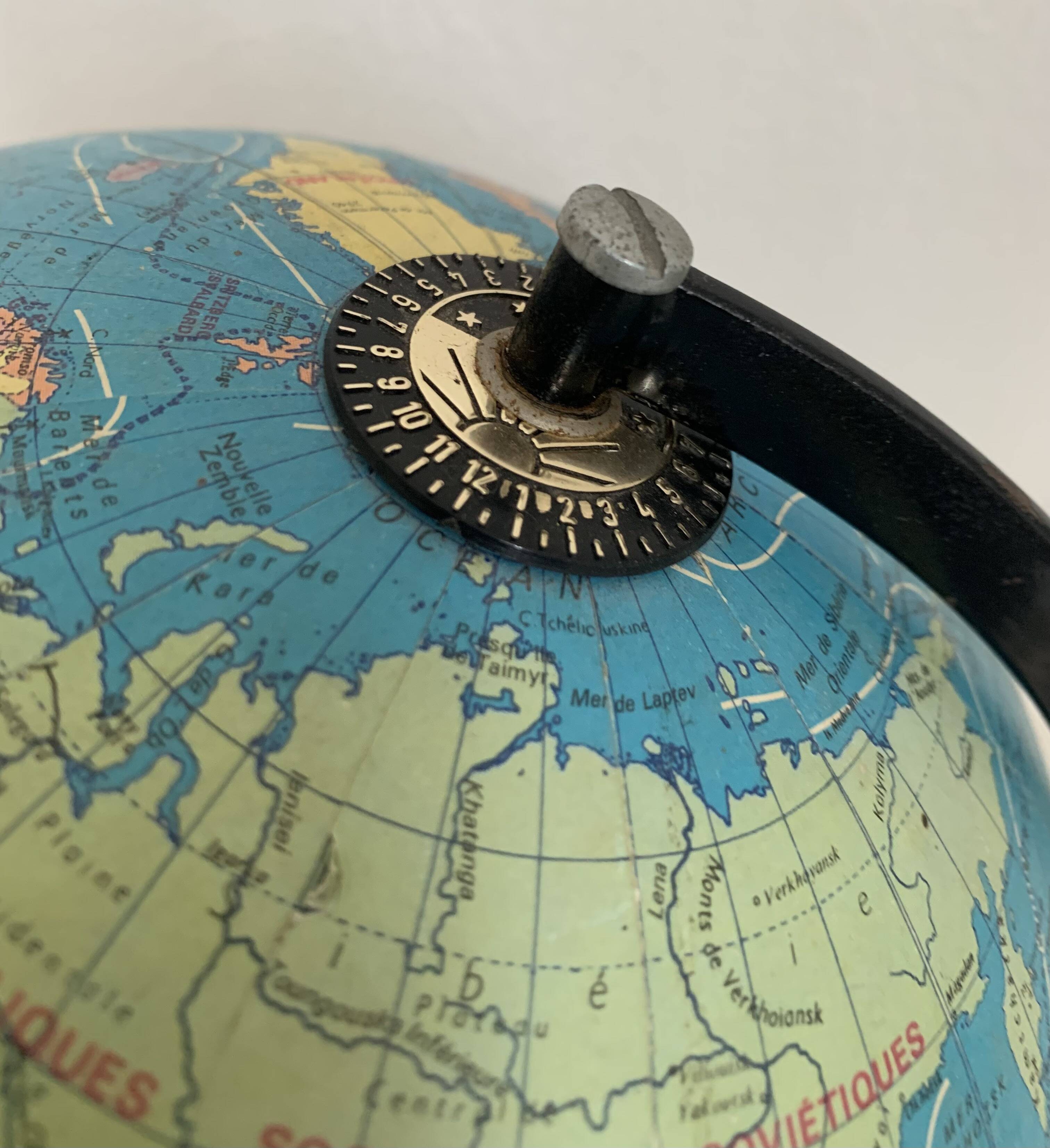 Vintage globe 1975 terrestrial tripod glass Taride world map - 28 cm