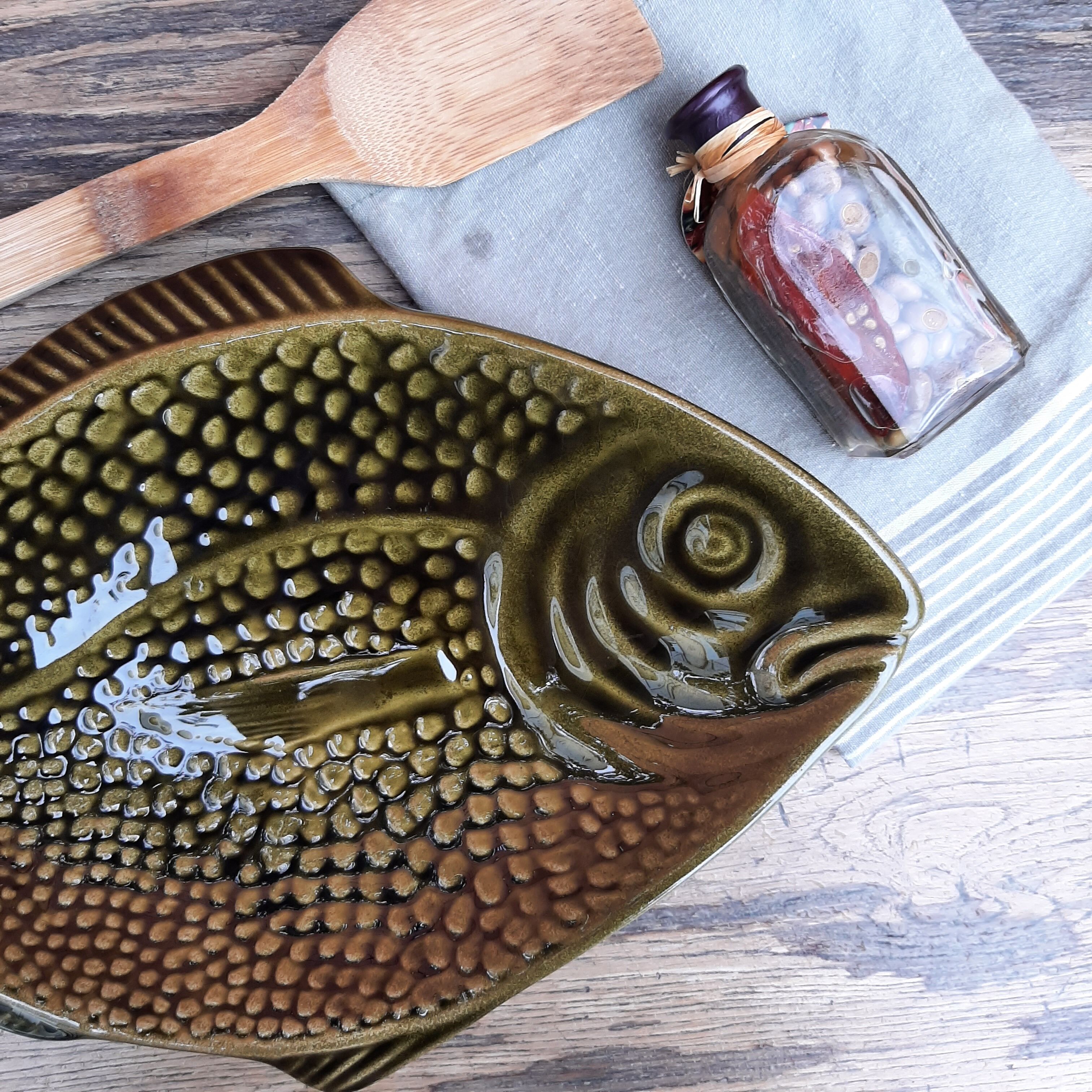 Vintage olive green fish Slurry