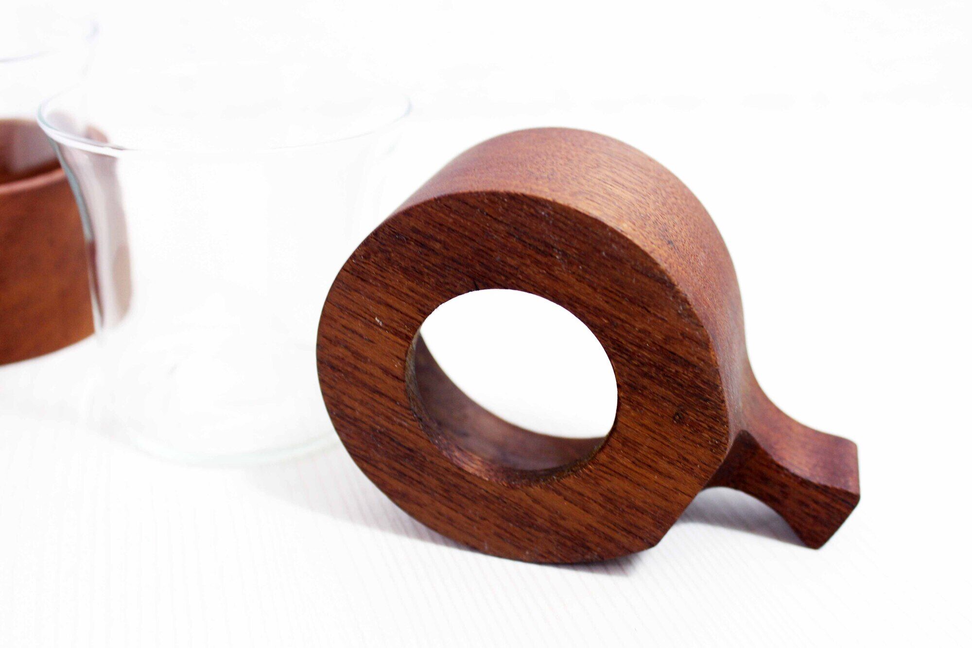 Set of 6 glasses or cups made of glass and teak