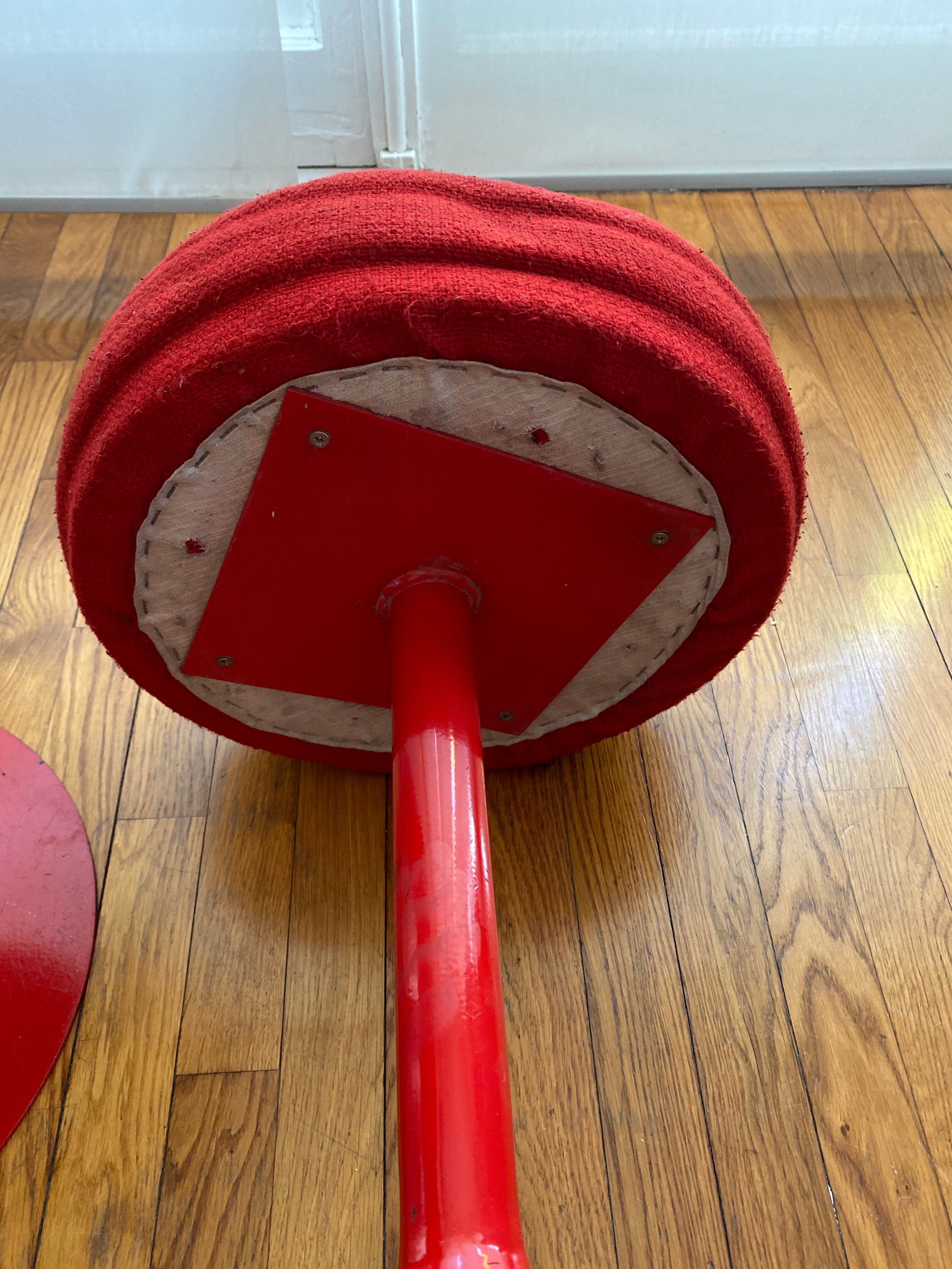 Pair of low tulip stools in red metal 1970