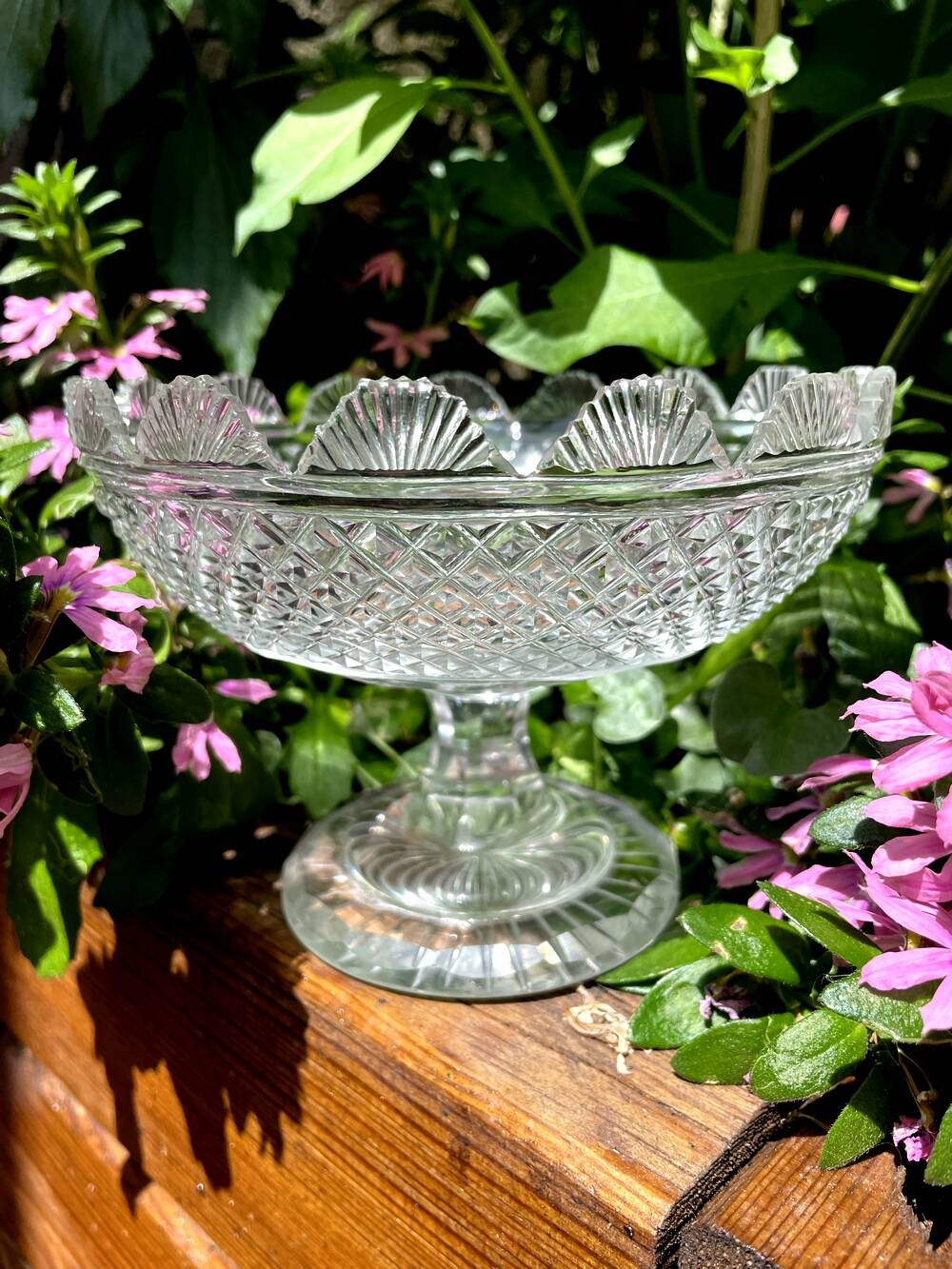 Diamond tip crystal centerpiece empty deco pocket