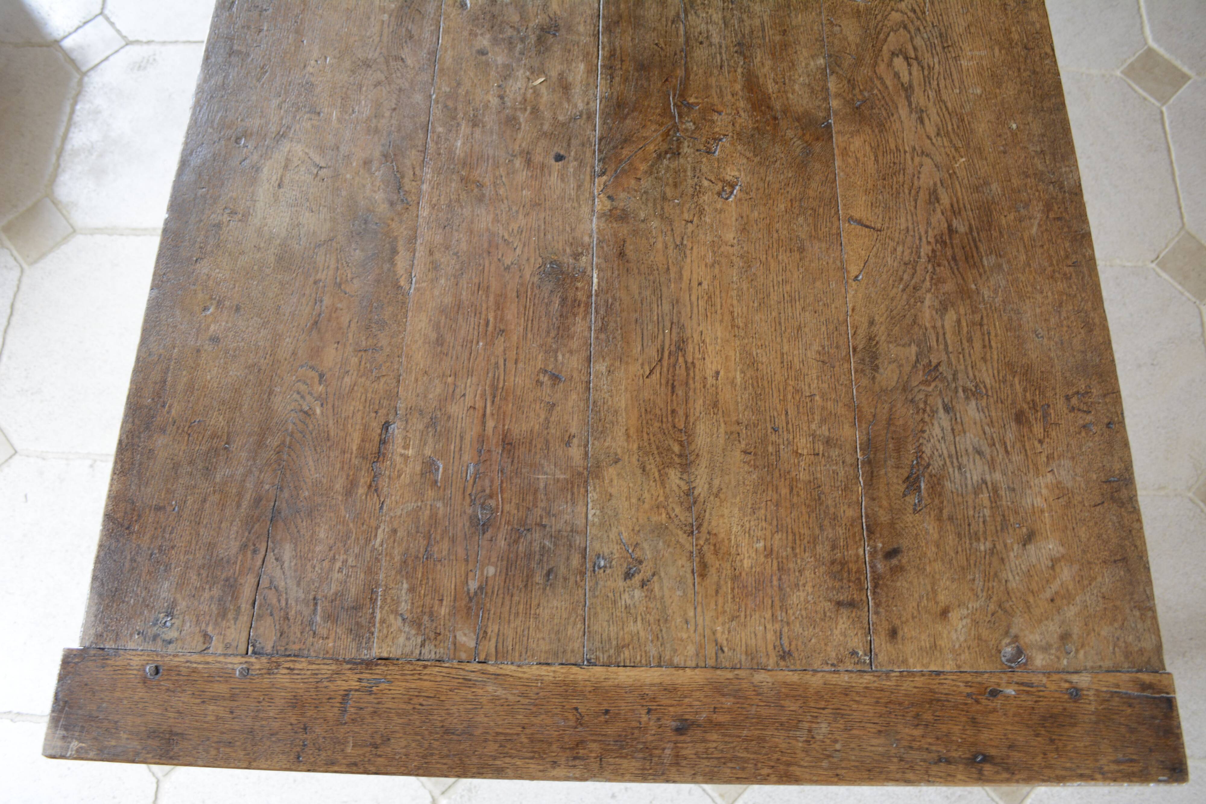 Table de ferme rustique en chêne. 2m35