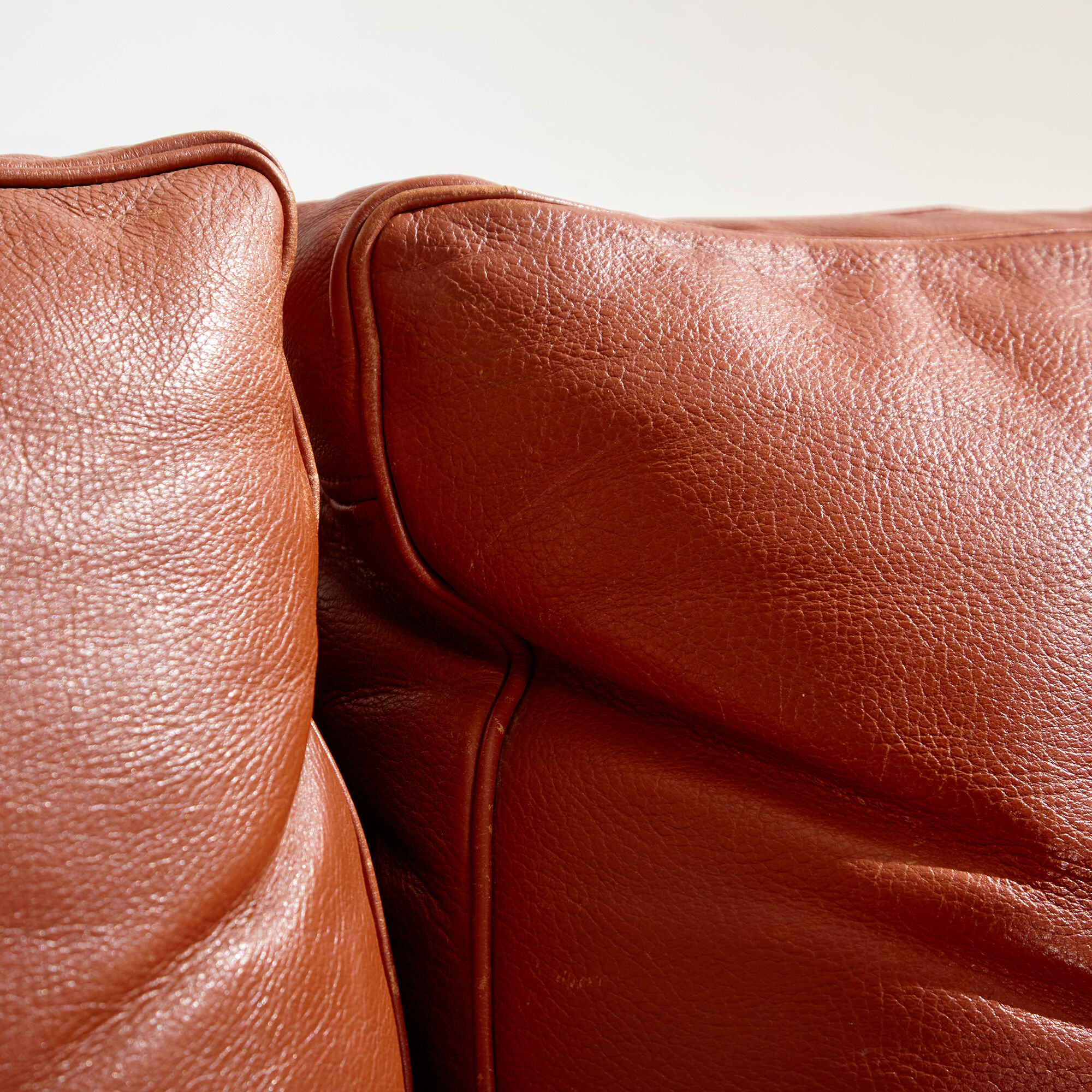 Three-seater leather sofa