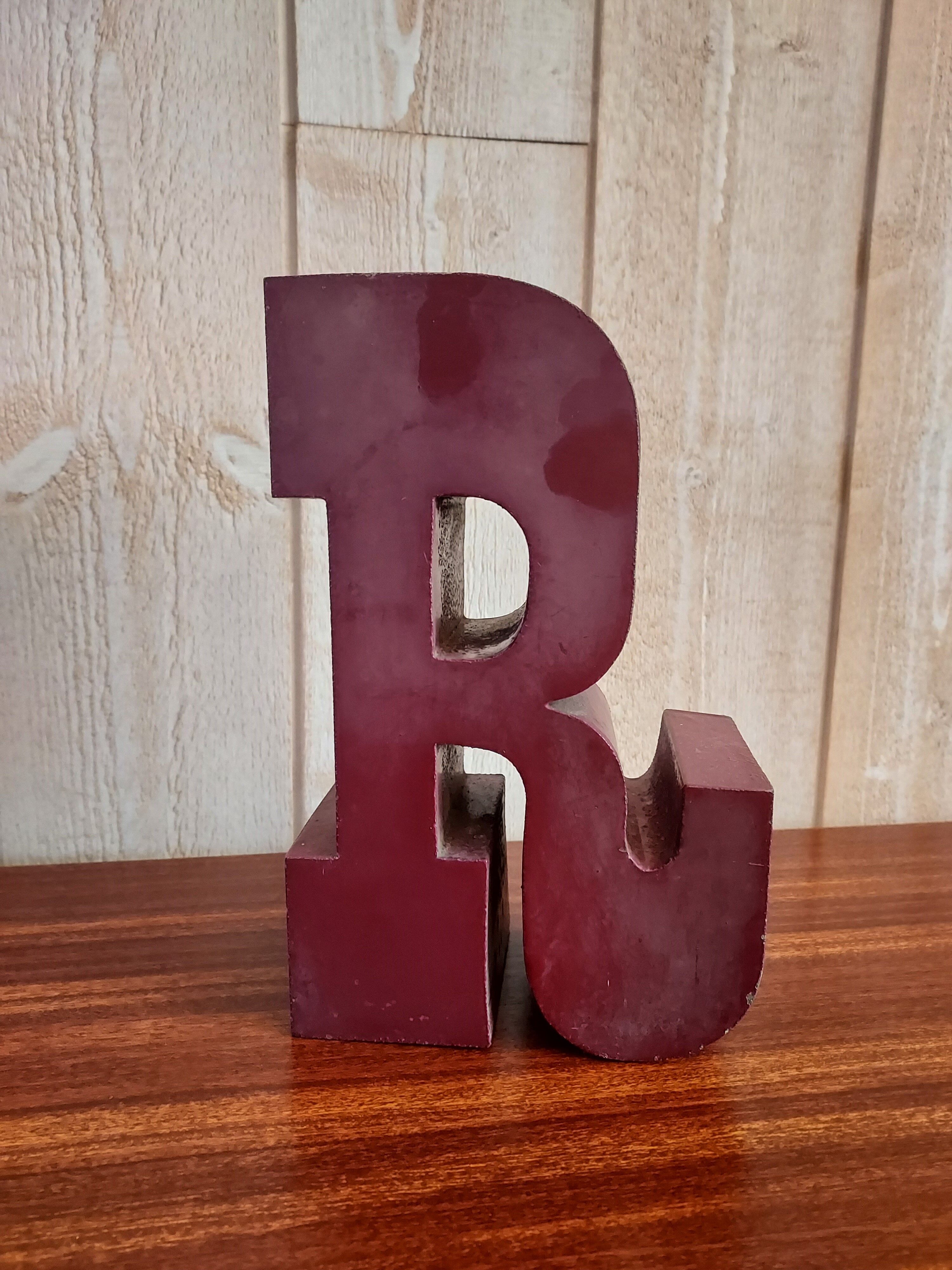 Lettre d'enseigne R