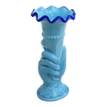 Vase Main Cornet opaline
