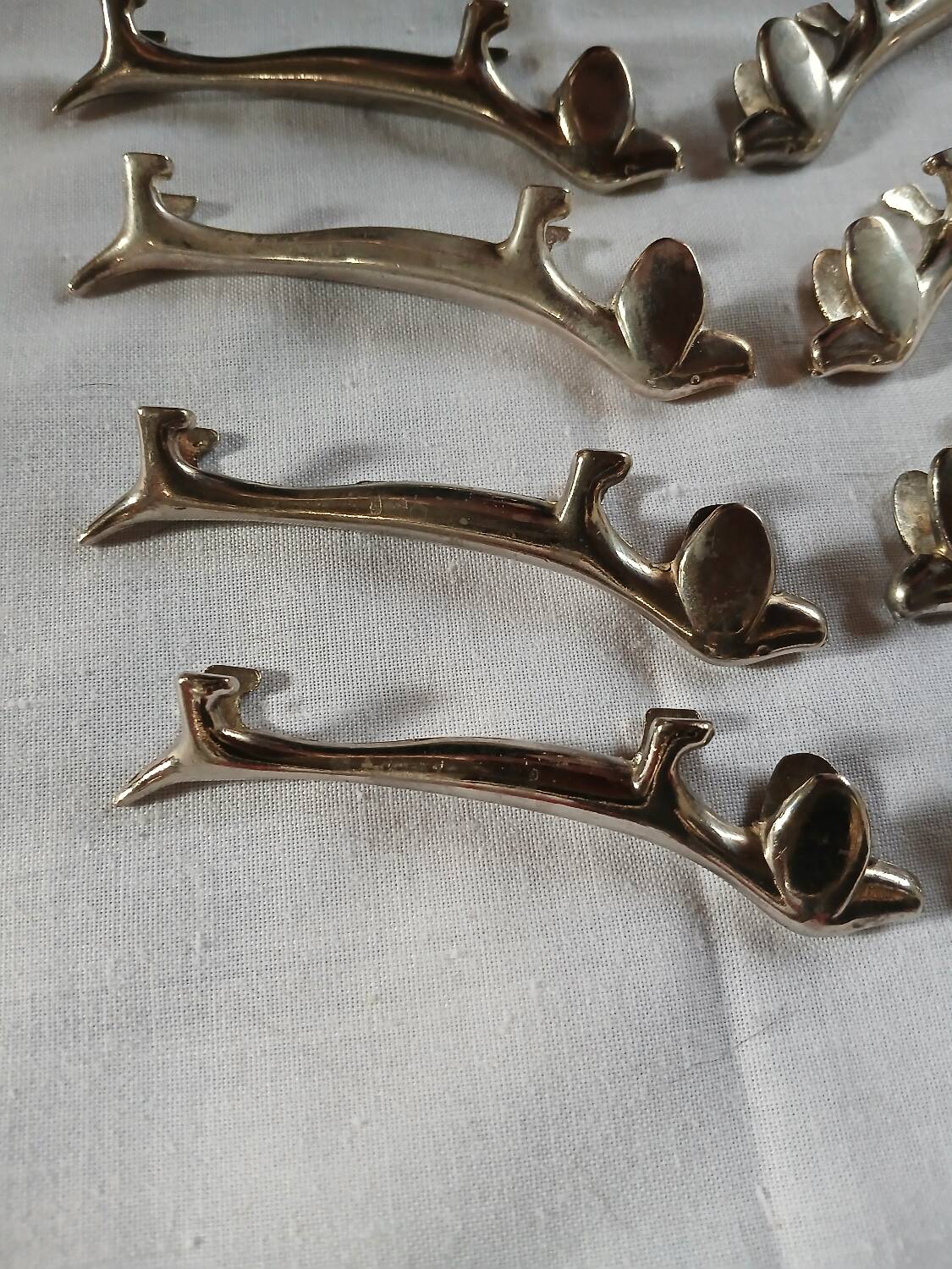 8 metal knife holders/dogs