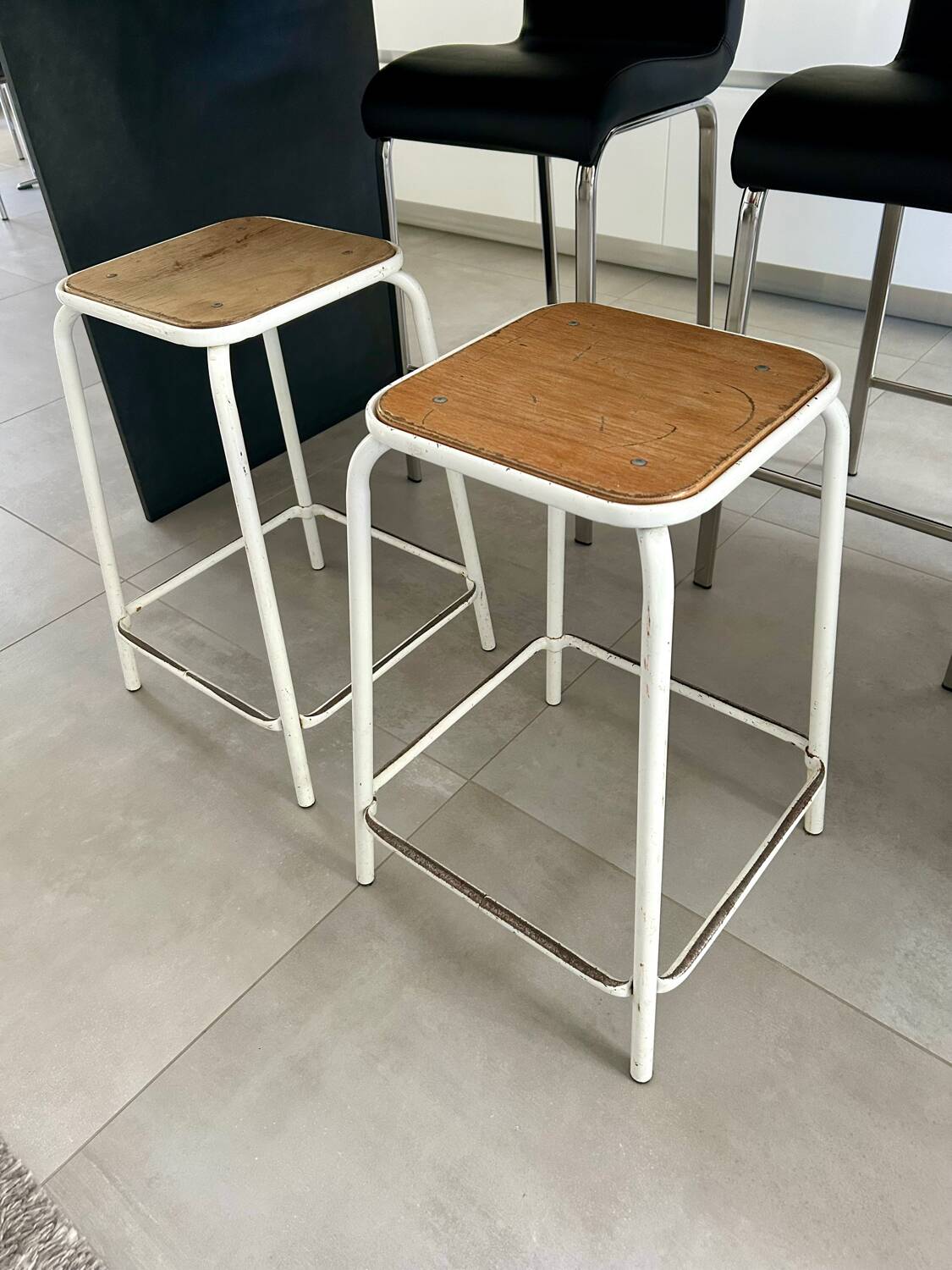 2 snack stools from the 70s, metal and wood, good condition