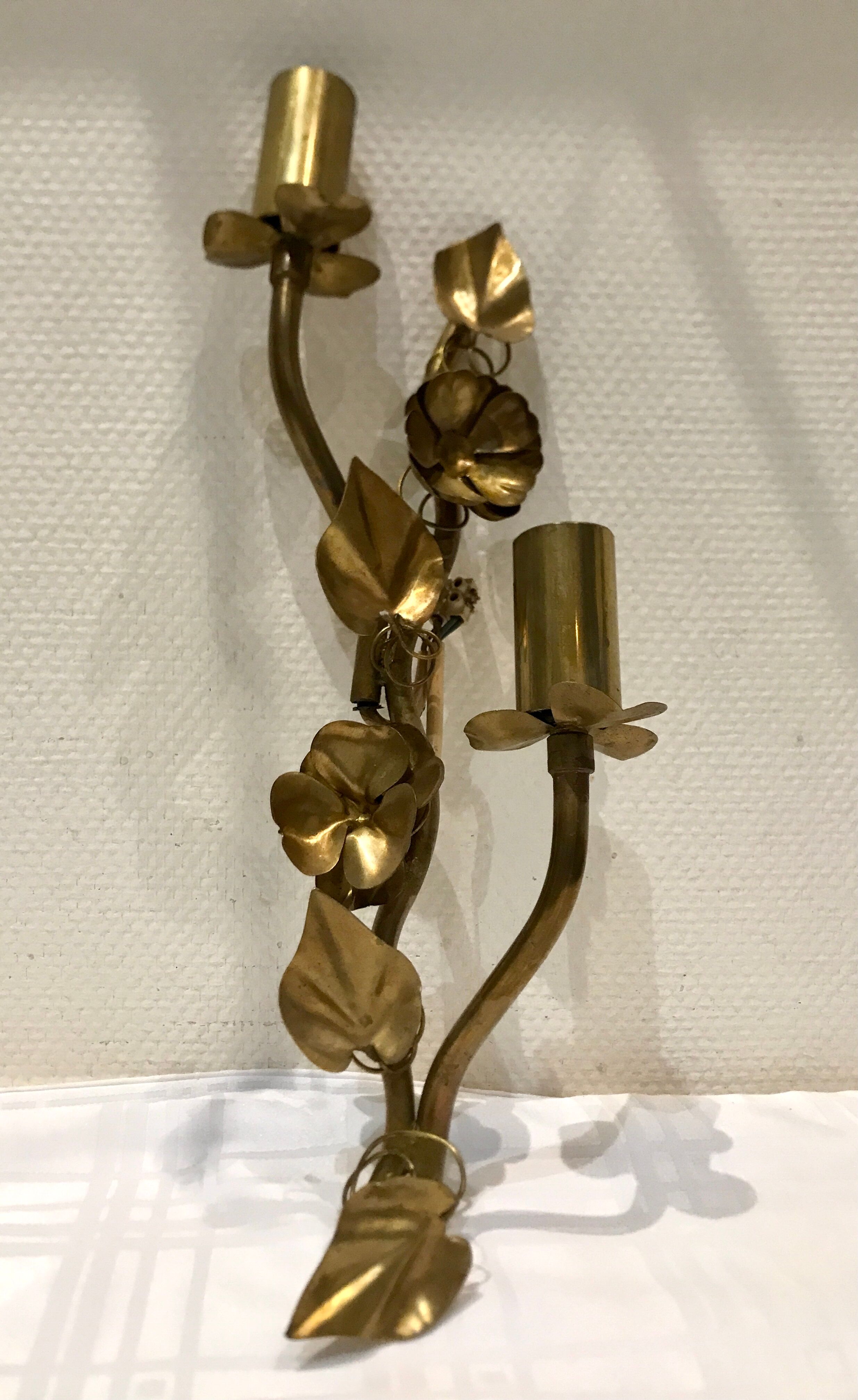Paire d’appliques fleurs et feuilles laiton