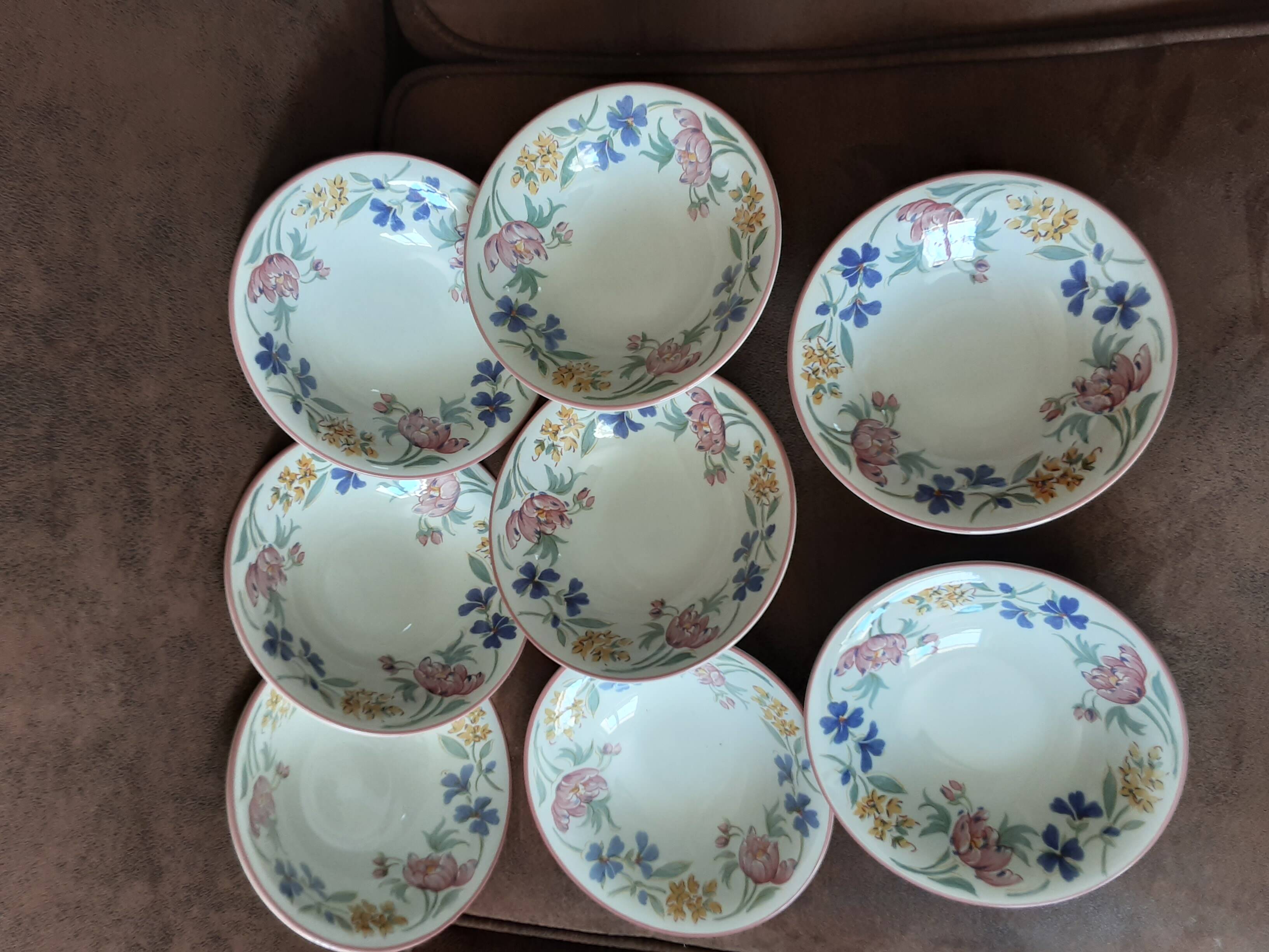 Set of 8 Chelsea England bowls