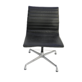 2 sièges Charles Ray Eames EA 106