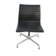 2 sièges Charles Ray Eames EA 106