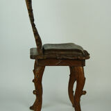 Chaise sculptée de style" foret noire"