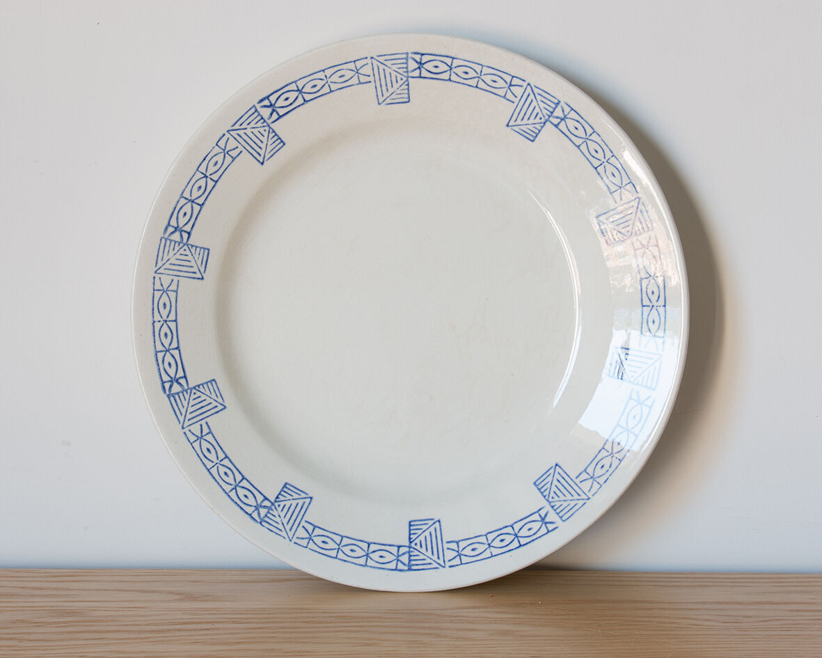 8 old flat plates