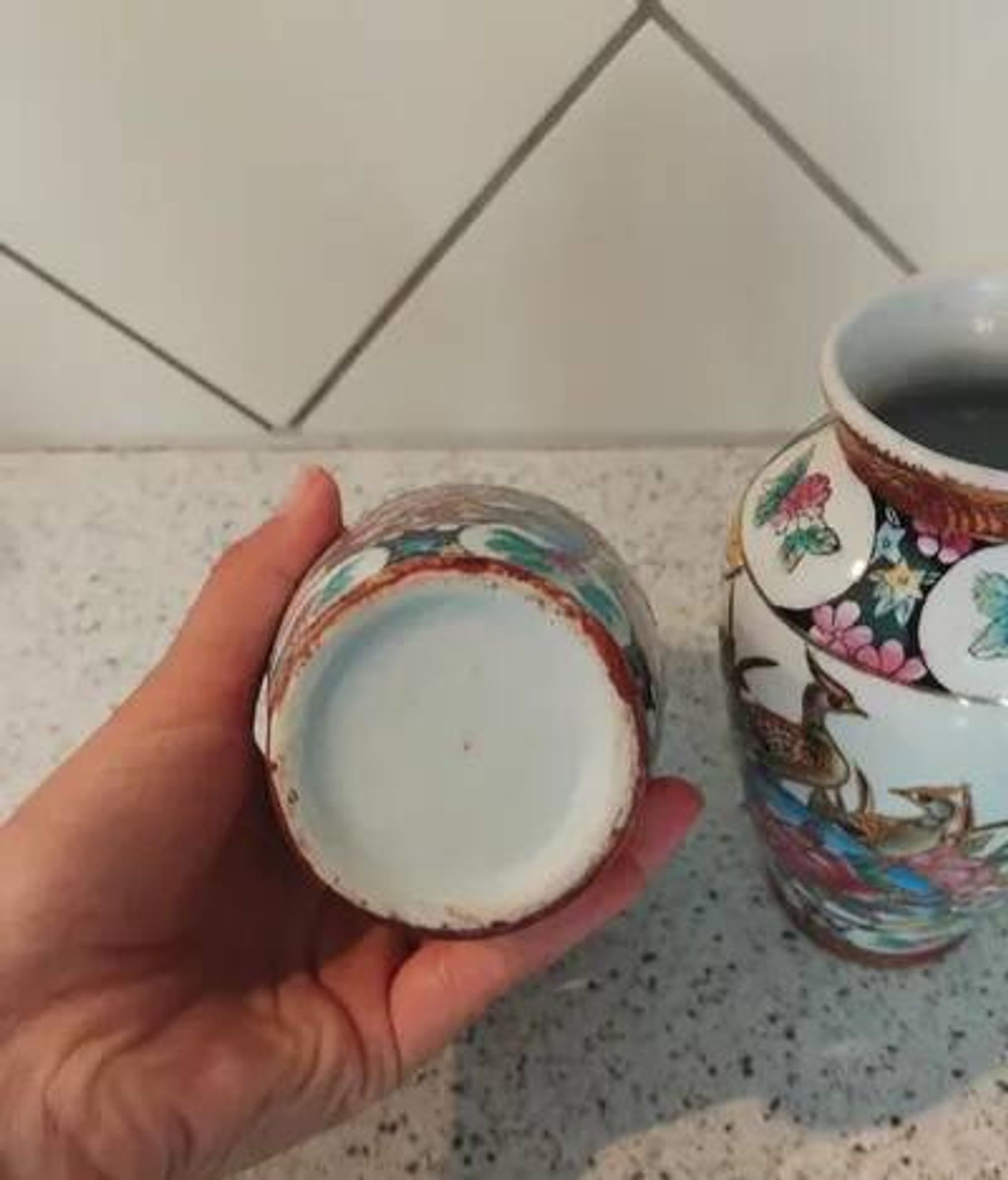 2 Japanese-style decorative vases
