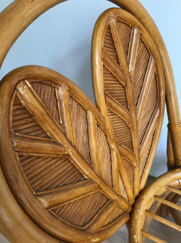 Leaf-shaped rattan chair