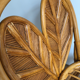 Chaise rotin dossier à forme de feuille