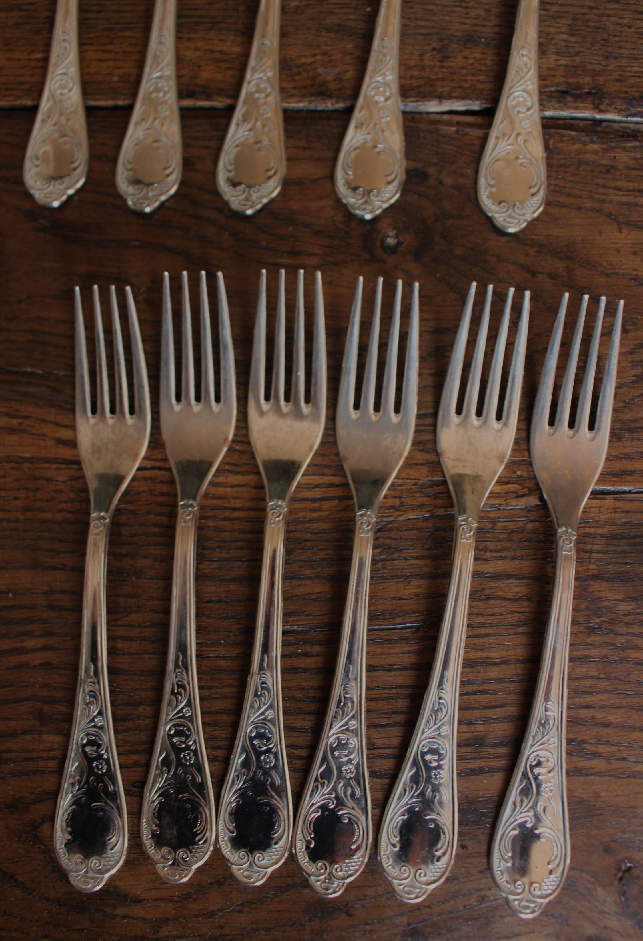 A set of 6 forks + 6 spoons silver metal foliage