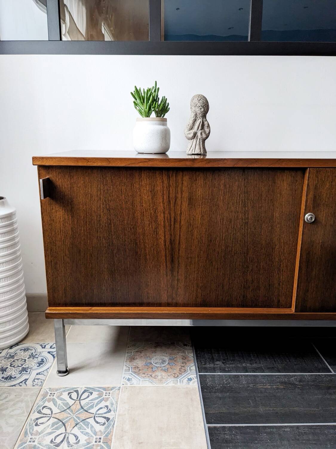 Airborne Midcentury Enfilade