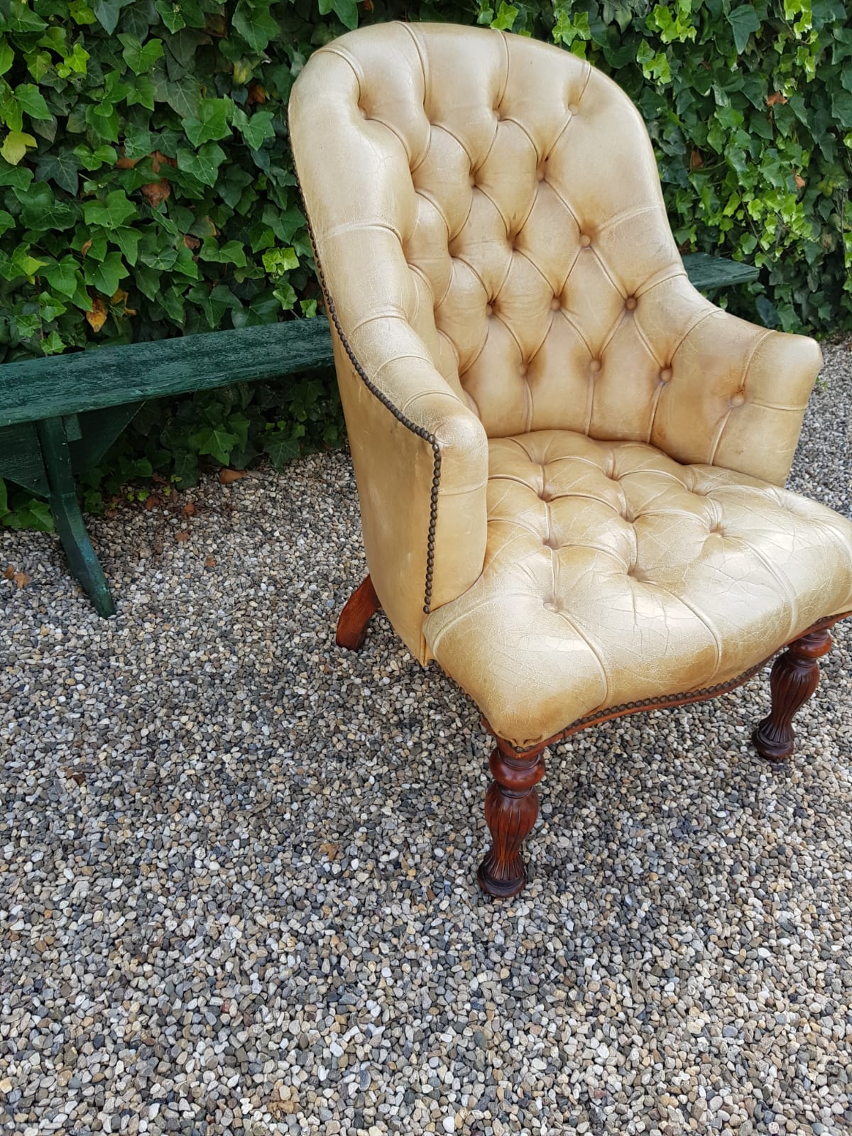 Chesterfield armchair in upholstered leather