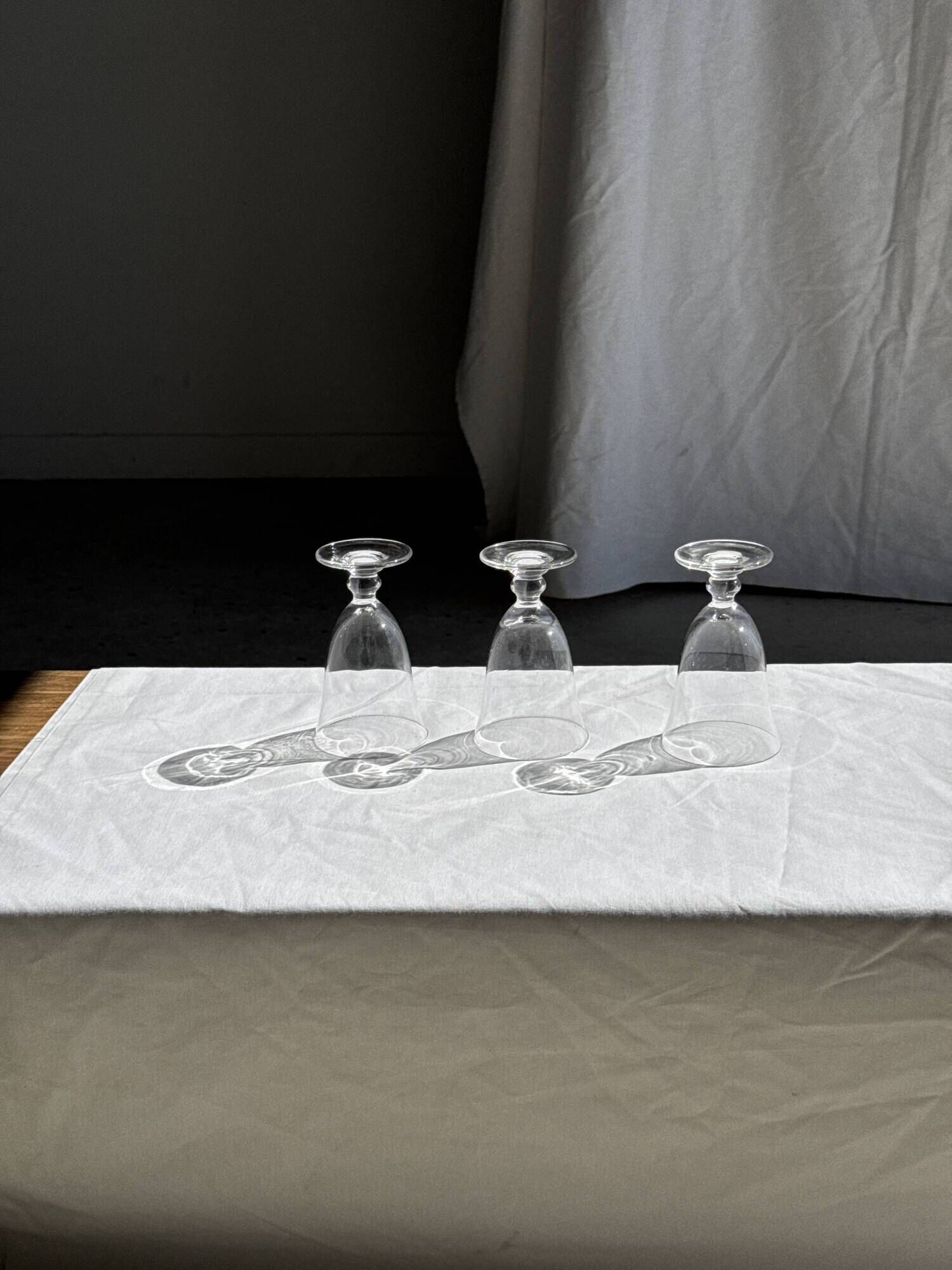 Set of 3 vintage stemmed glasses in clear glass H14 D10