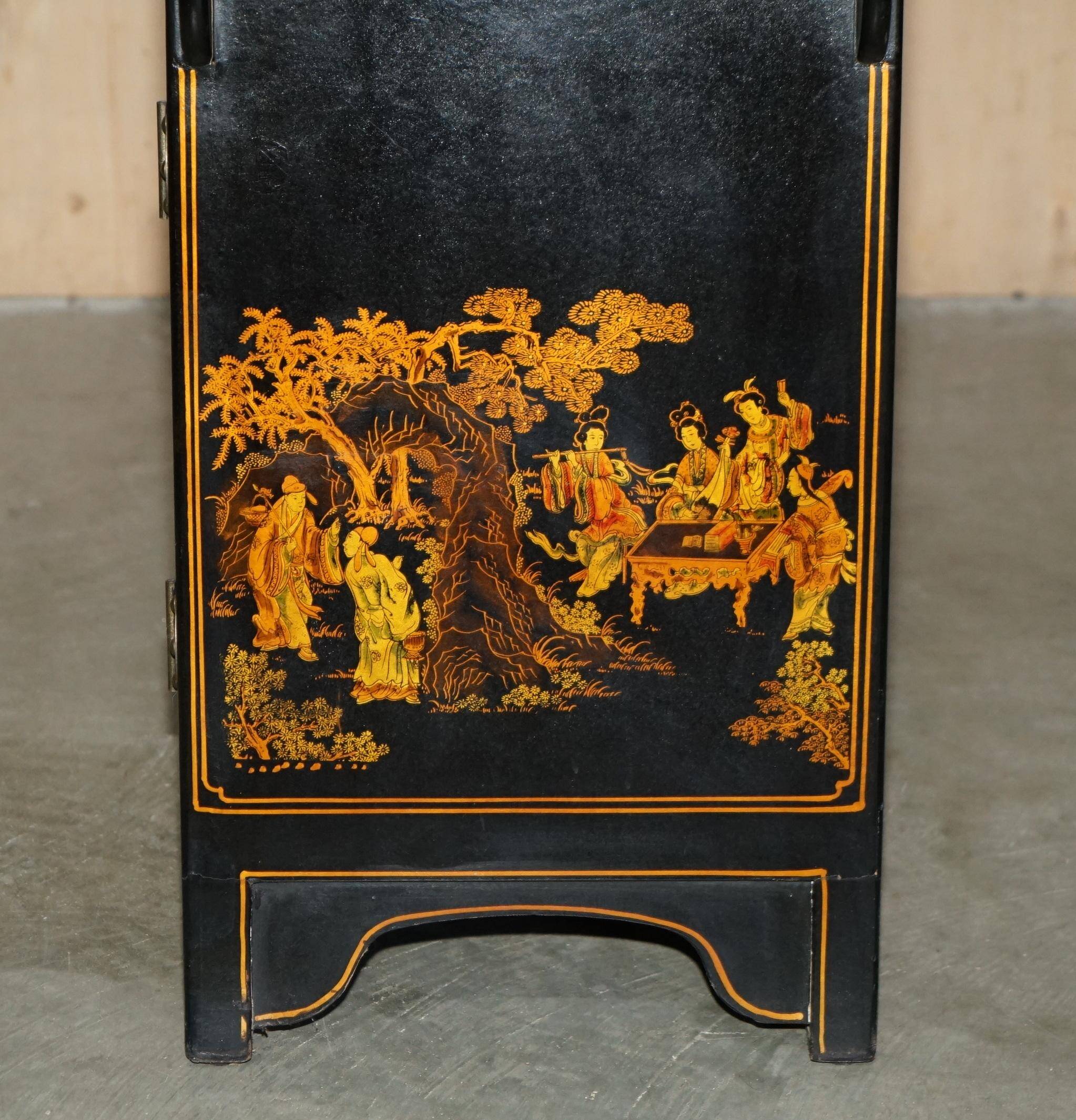 Chinese buffet mid-20th century pagoda temple style