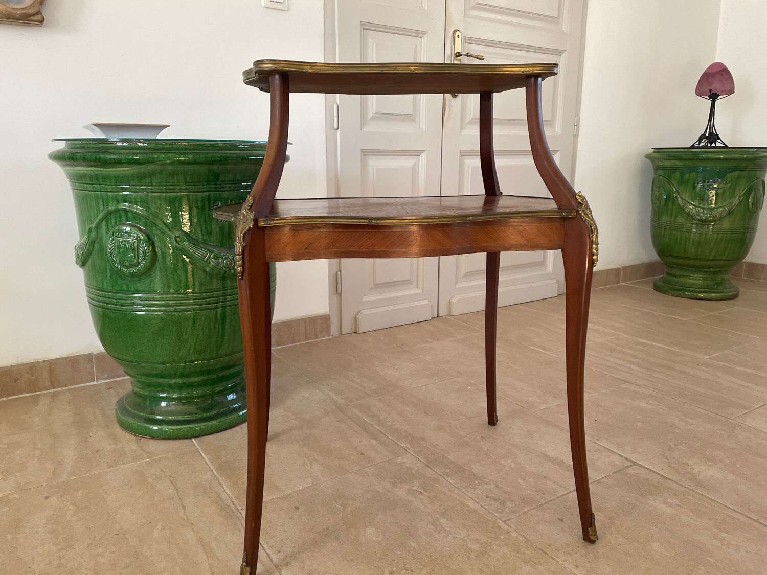 Guéridon table à thé style Louis XV