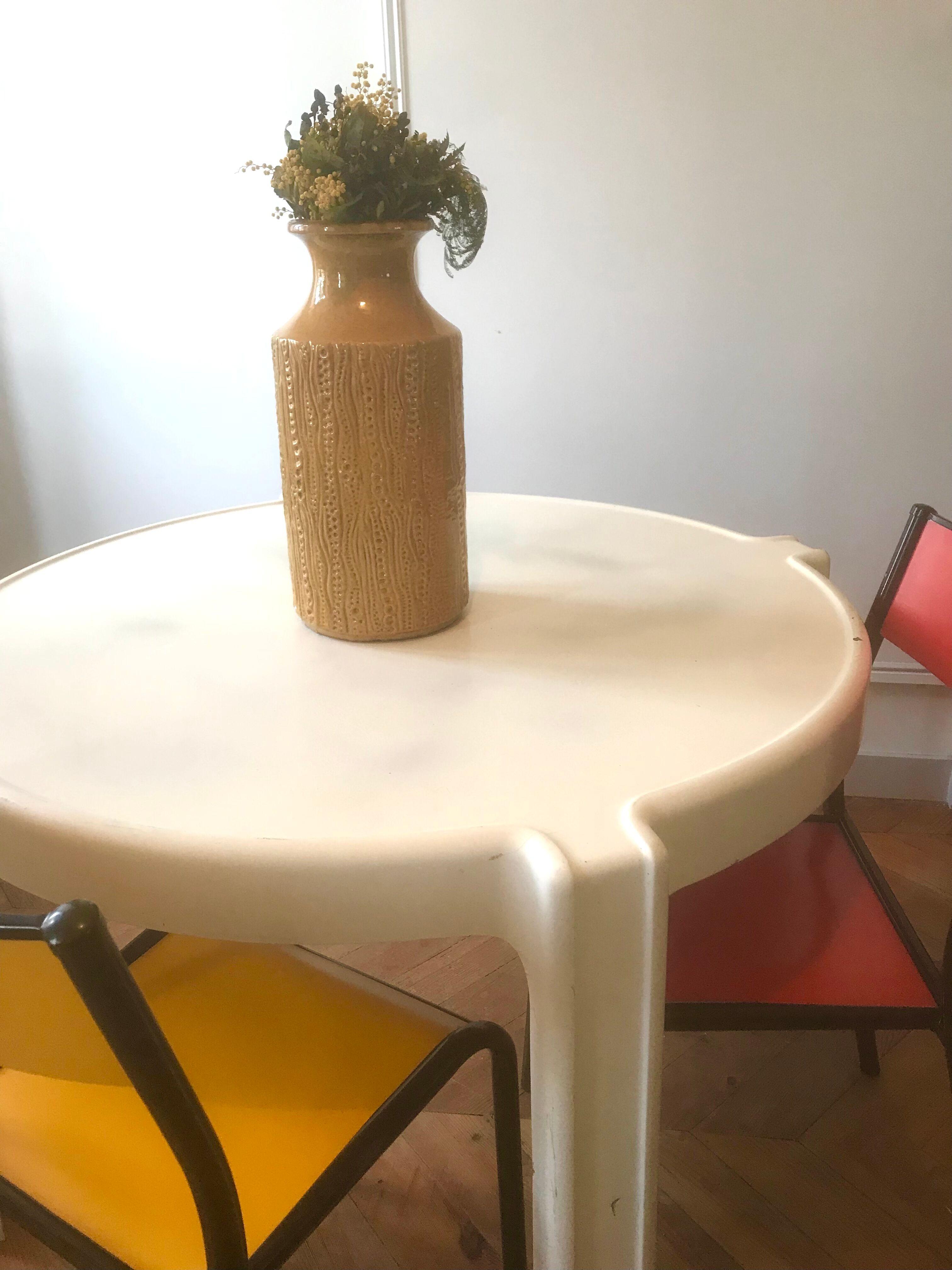 Table Marc Berthier round Space age 1970