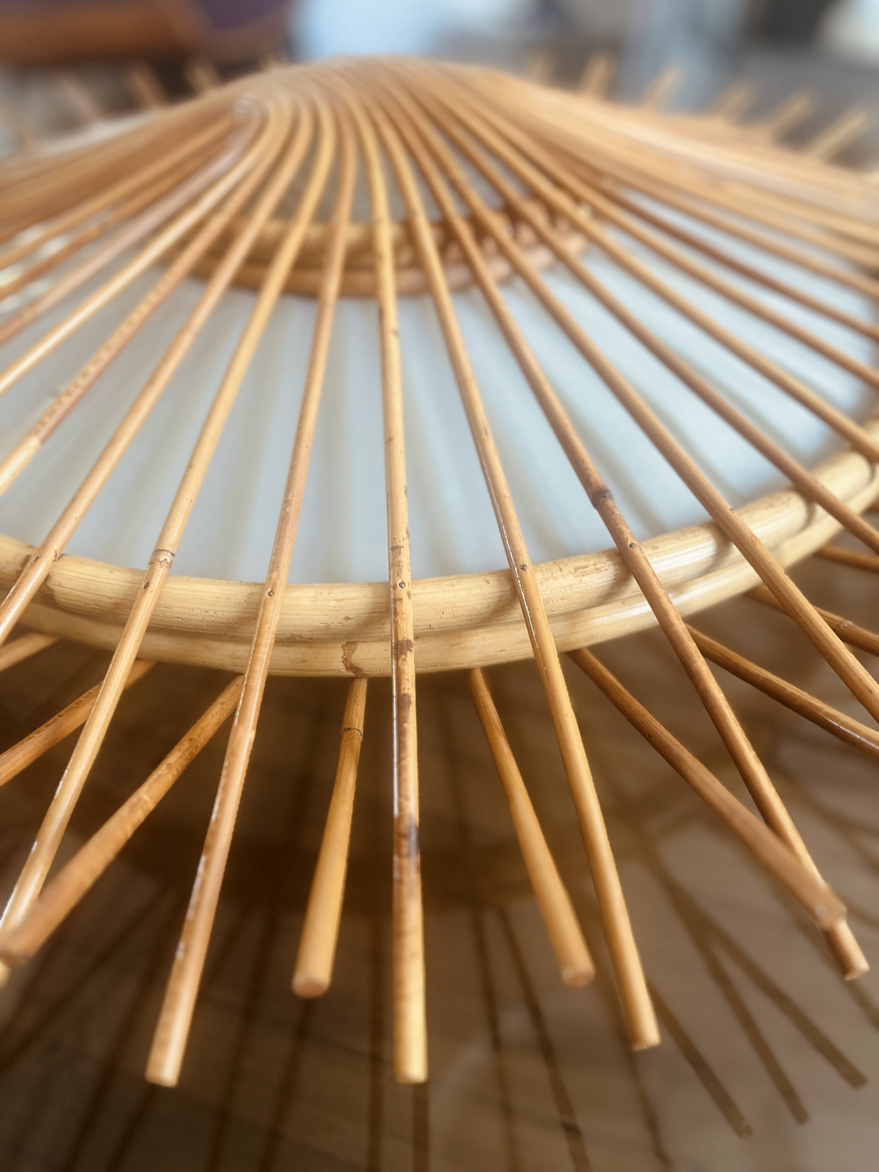 Grand lustre en rotin années 60