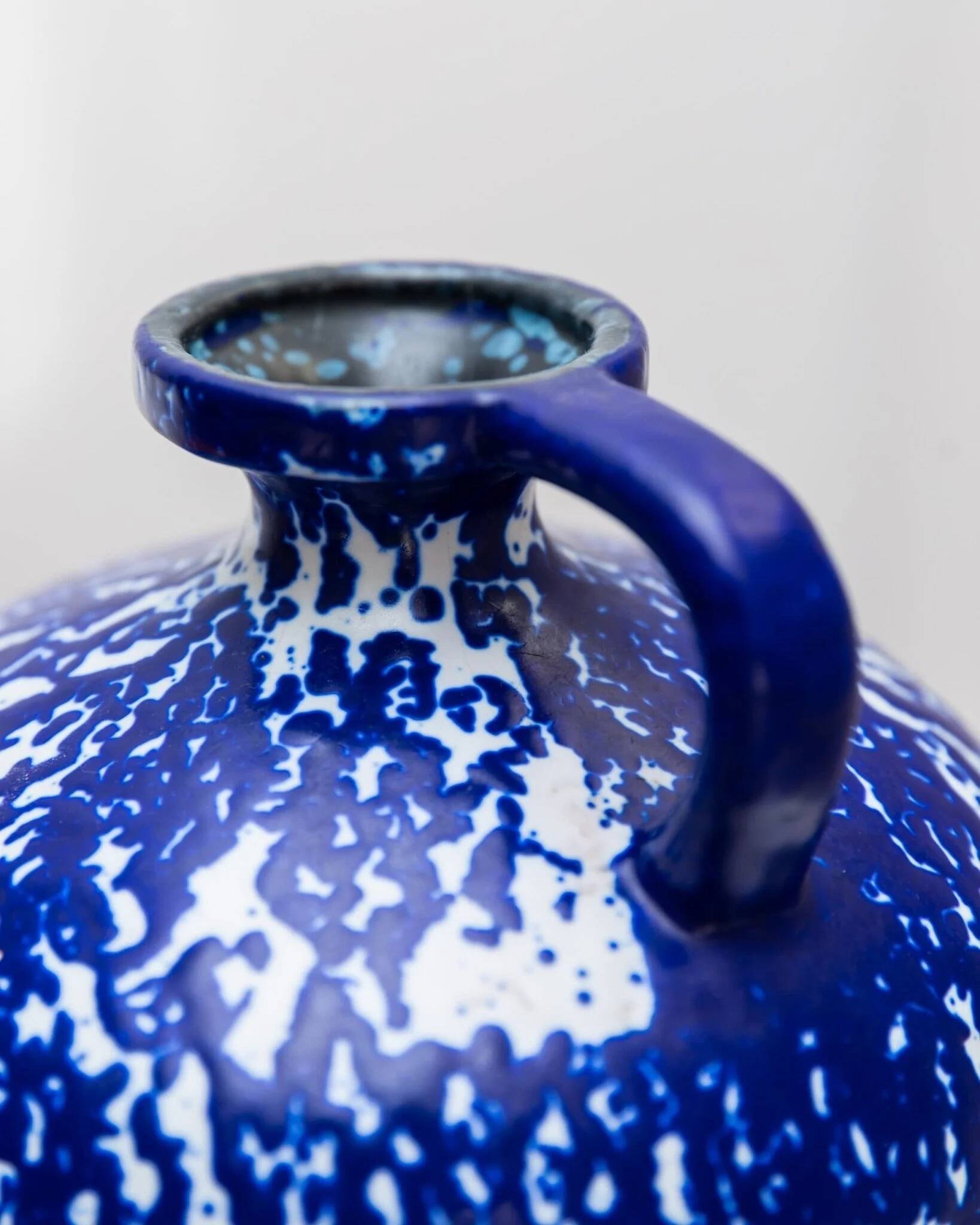 Deep cobalt blue glazed ceramic vase by VEB Haldensleben, mid-century 1960s Fat Lava style