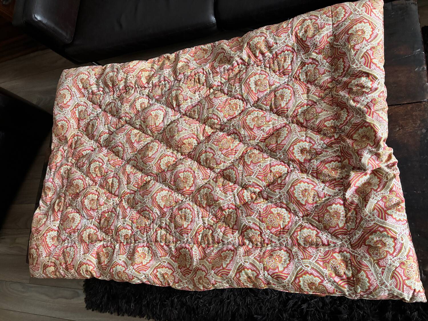 Vintage duvet/bedspread with a paisley pattern.