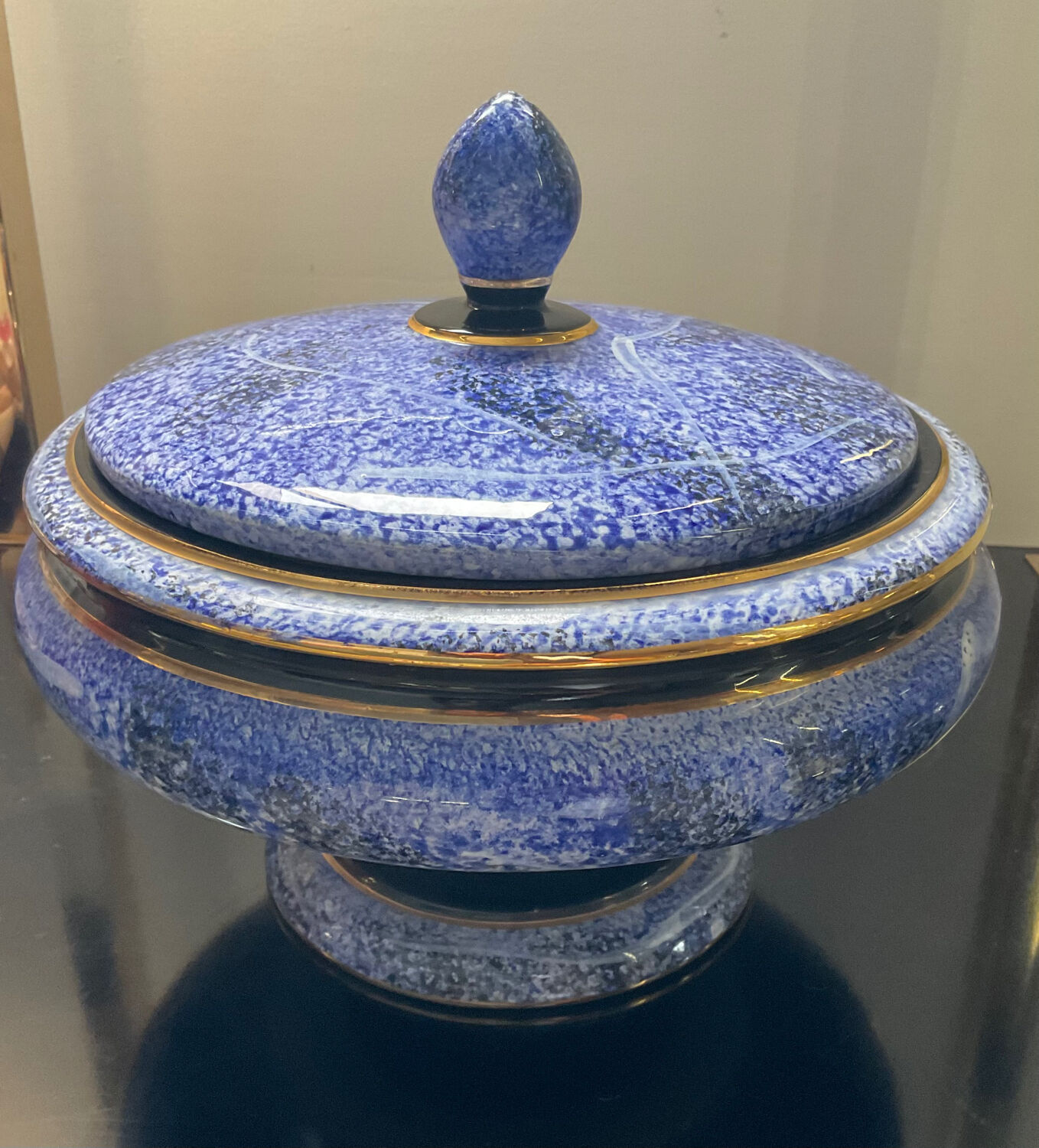 Vintage standing candy in glazed porcelain