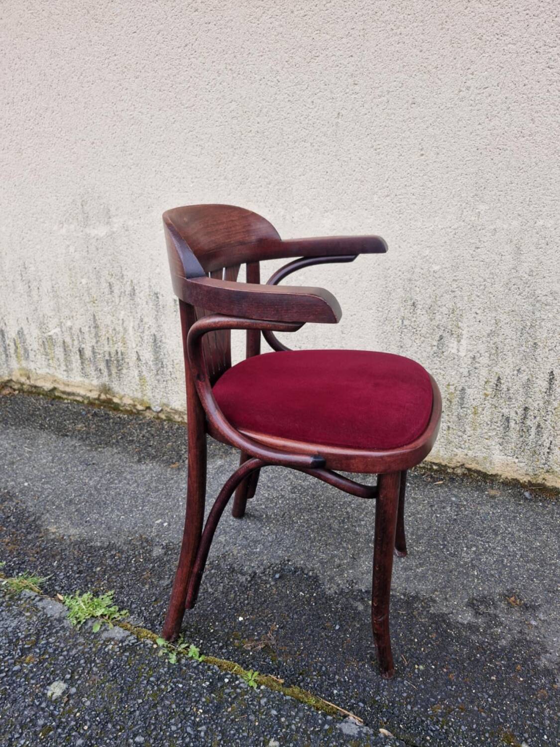 26 fauteuils et 4 chaises bistrot