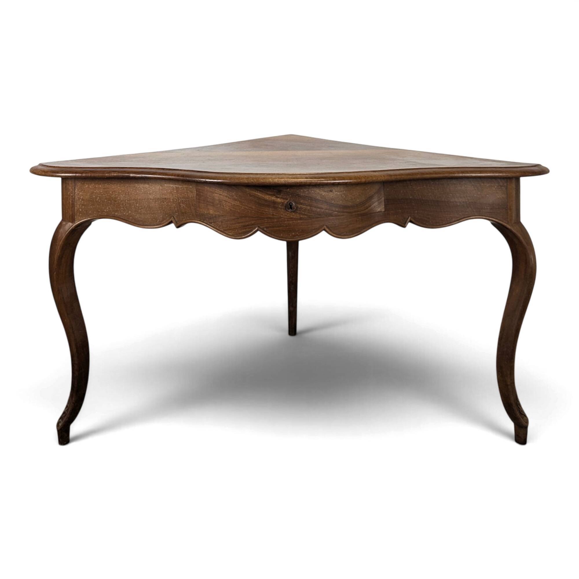 Louis XV corner table in walnut with curved legs.