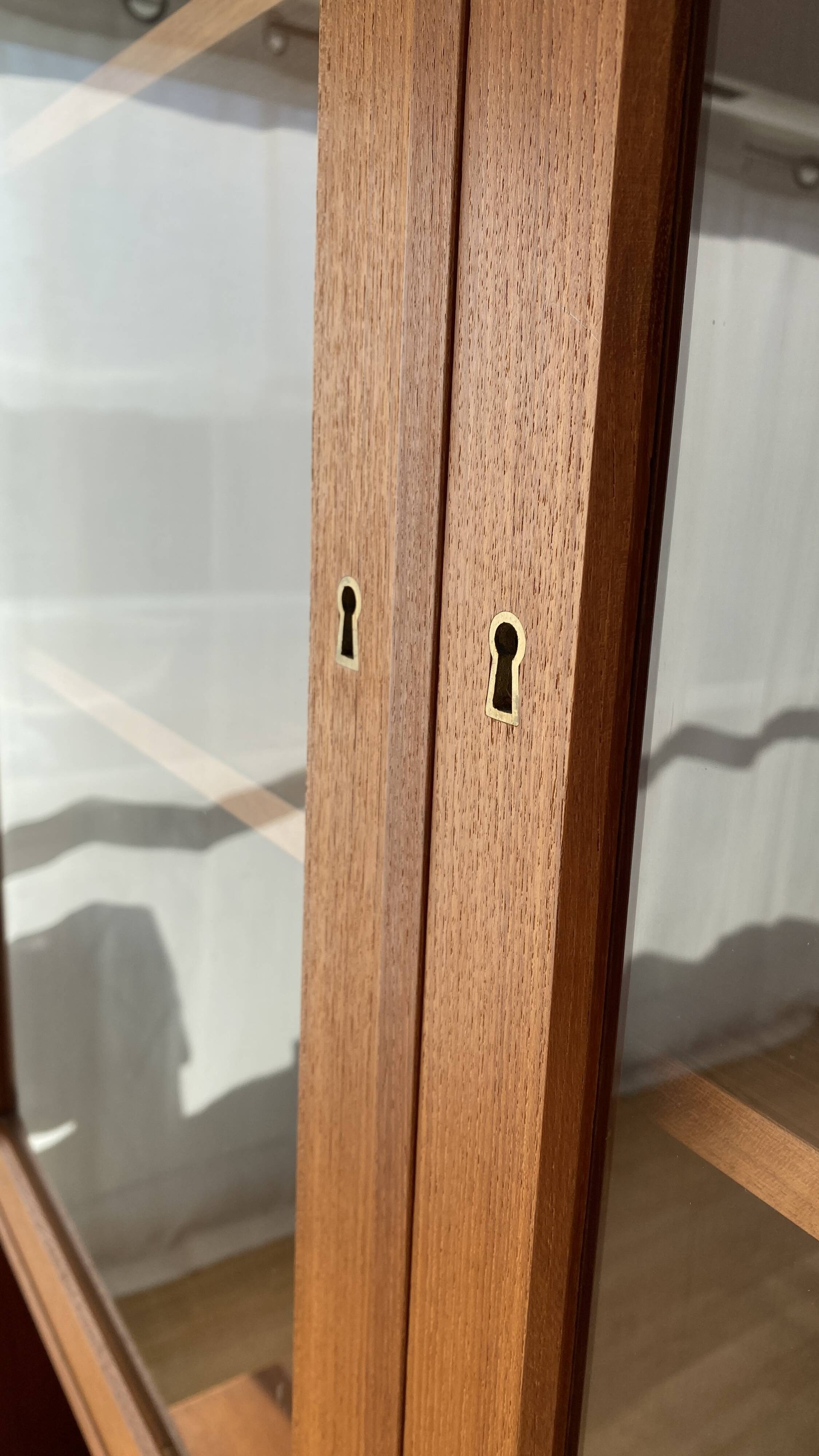 Meuble vitrine scandinave années 60 en teck par Erik Brouer