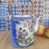 Japanese teapot "Geishas"