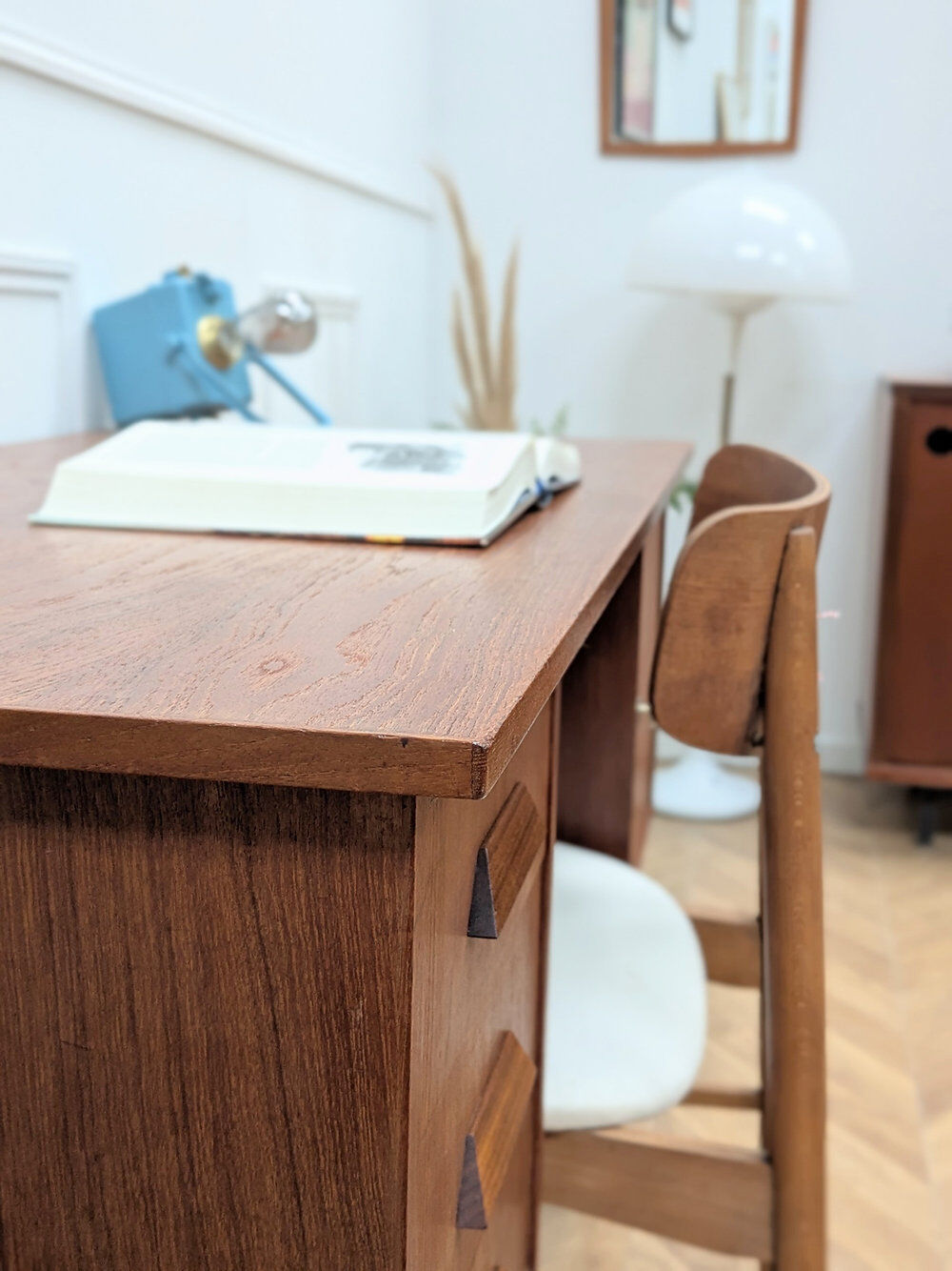 Scandinavian desk