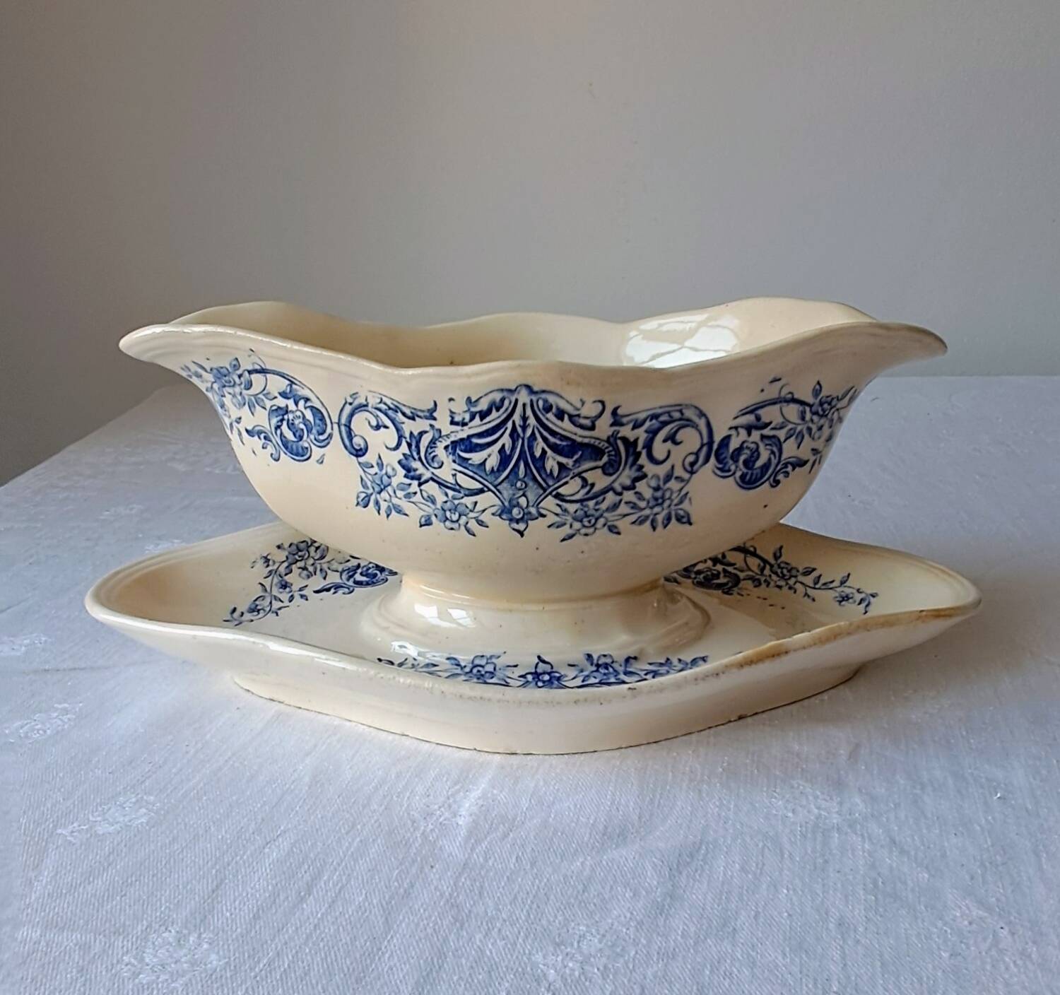 Saucière modèle Aramis de Longchamp. Terre de fer bleu