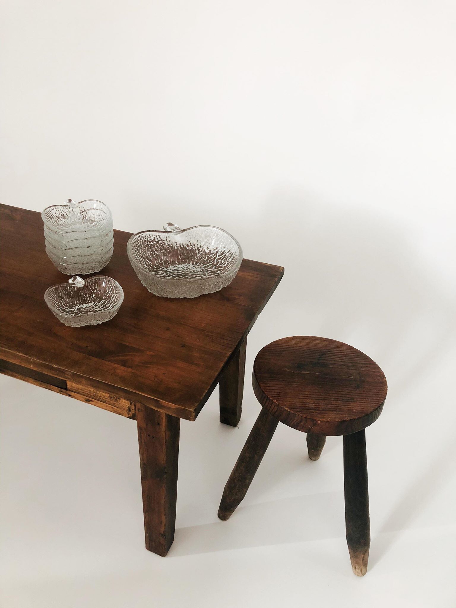 Dessert service apple salad and 6 cups