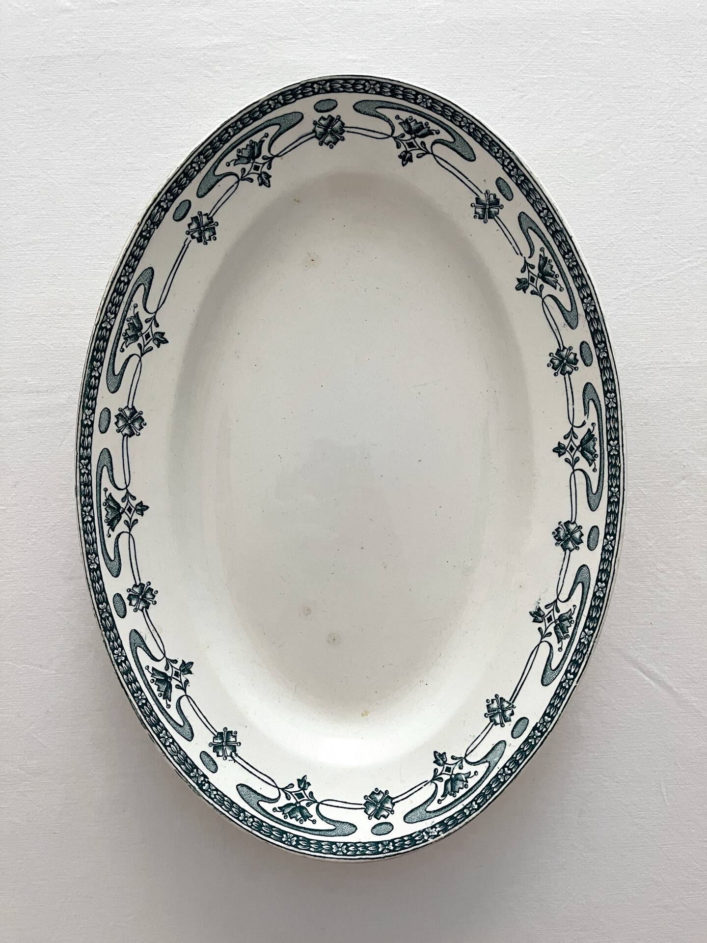 Oval iron earth plate "Mogador" Saint Amand