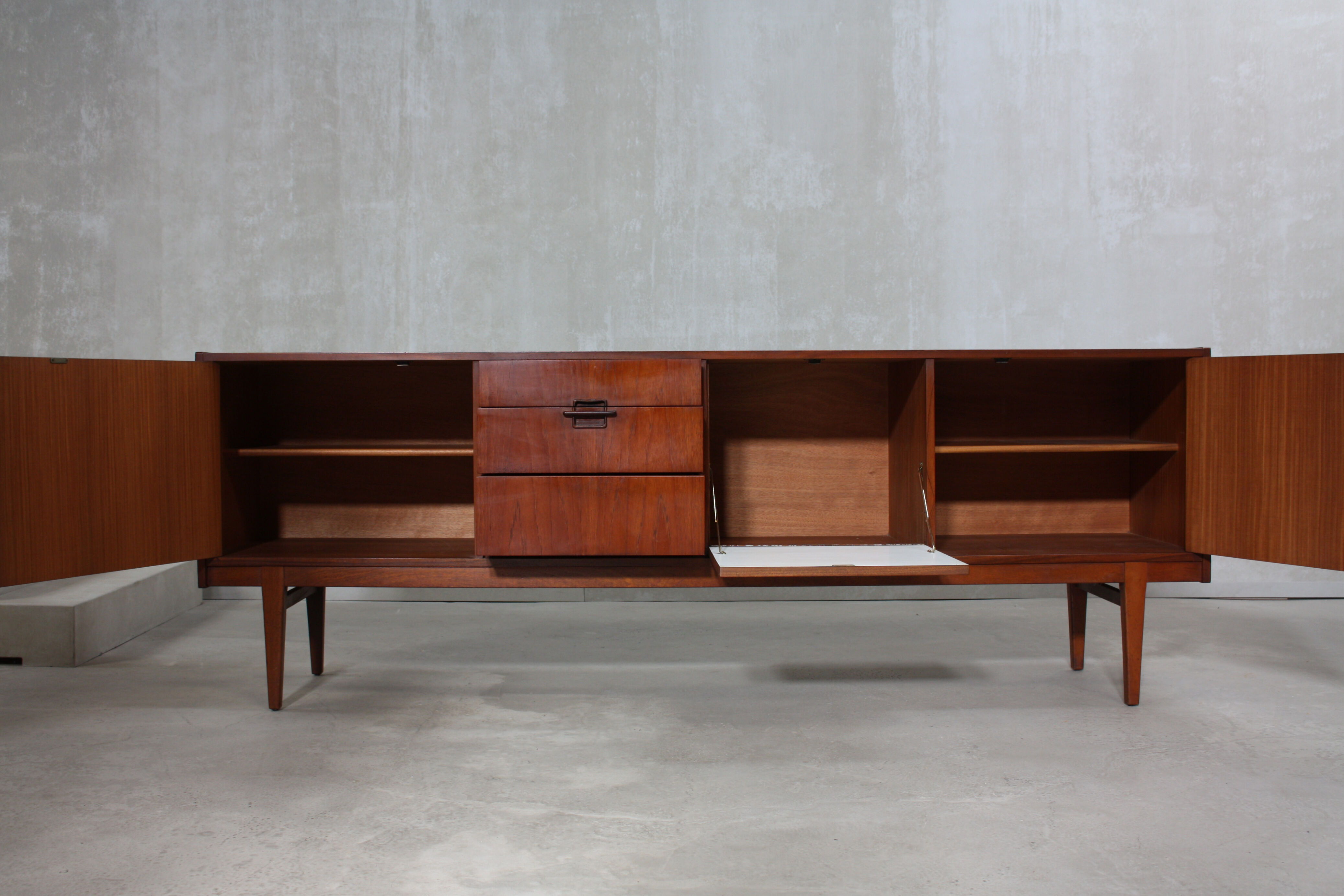 Enfilade anglaise en teck marque Nathan 1960