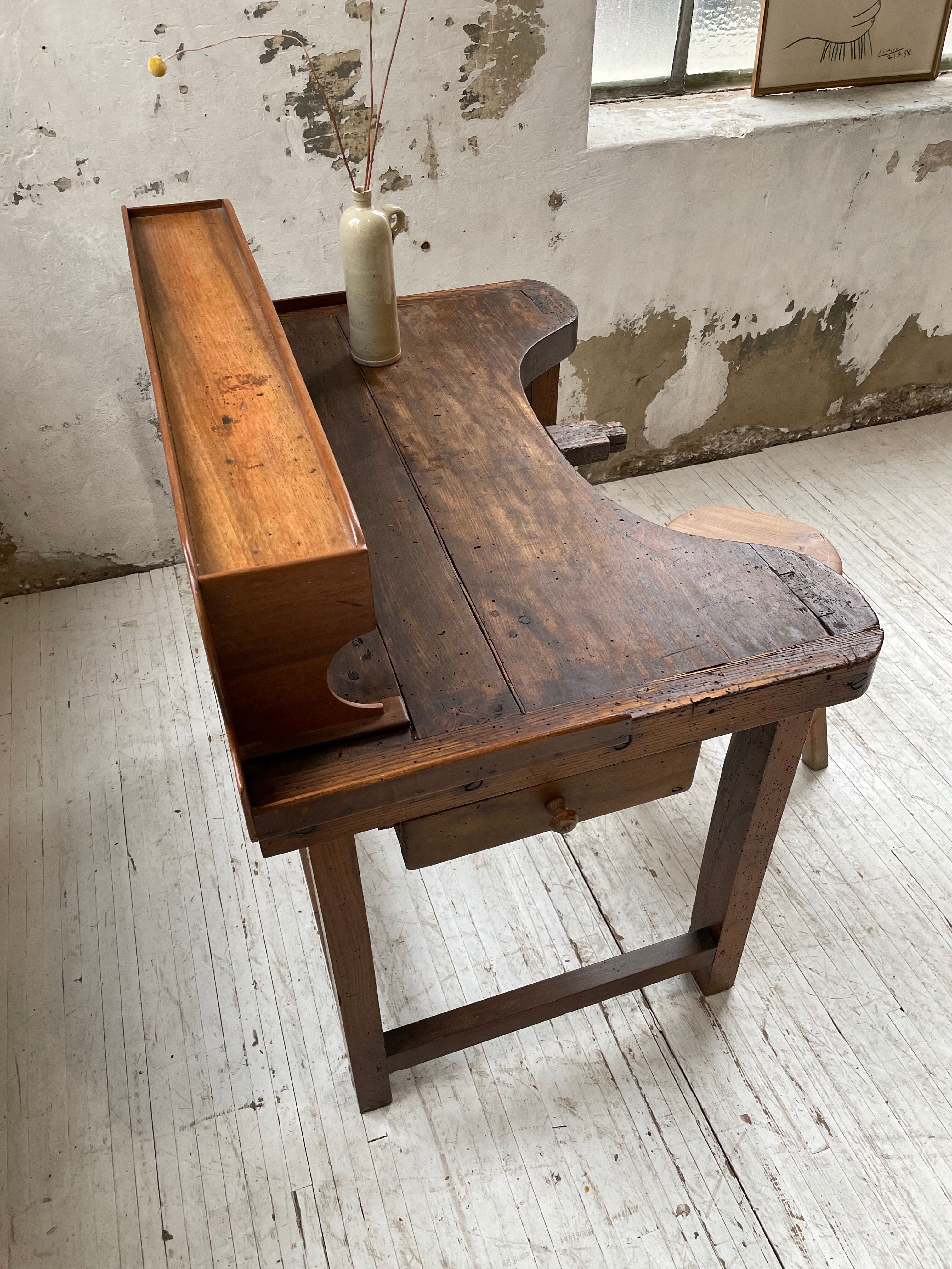 Establishment of jeweler XIXth oak