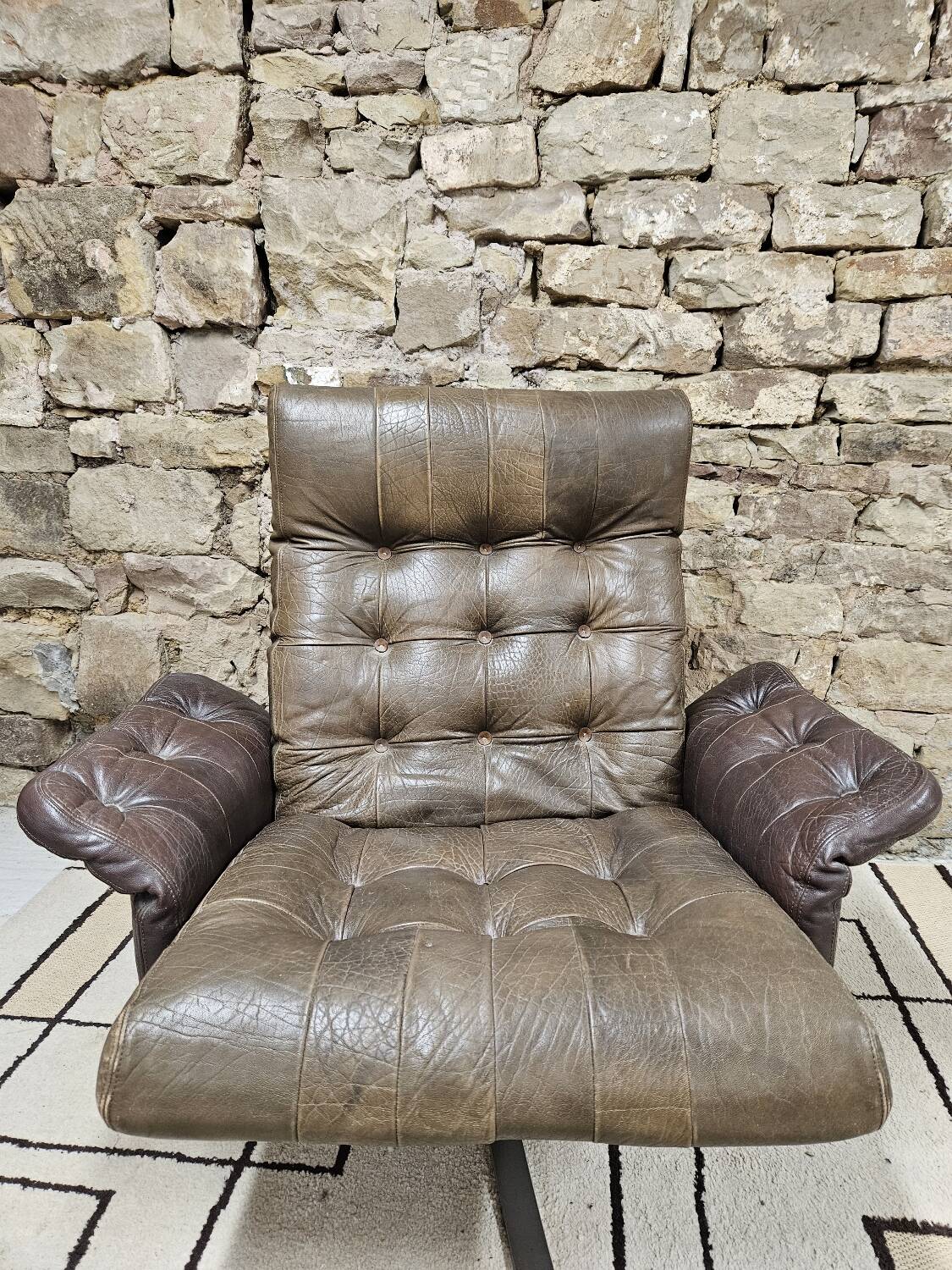 Vintage leather lounge chair 1960