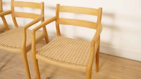 6 chaises en chêne modèle 84 et 67 par Niels Otto Møller, rénovées