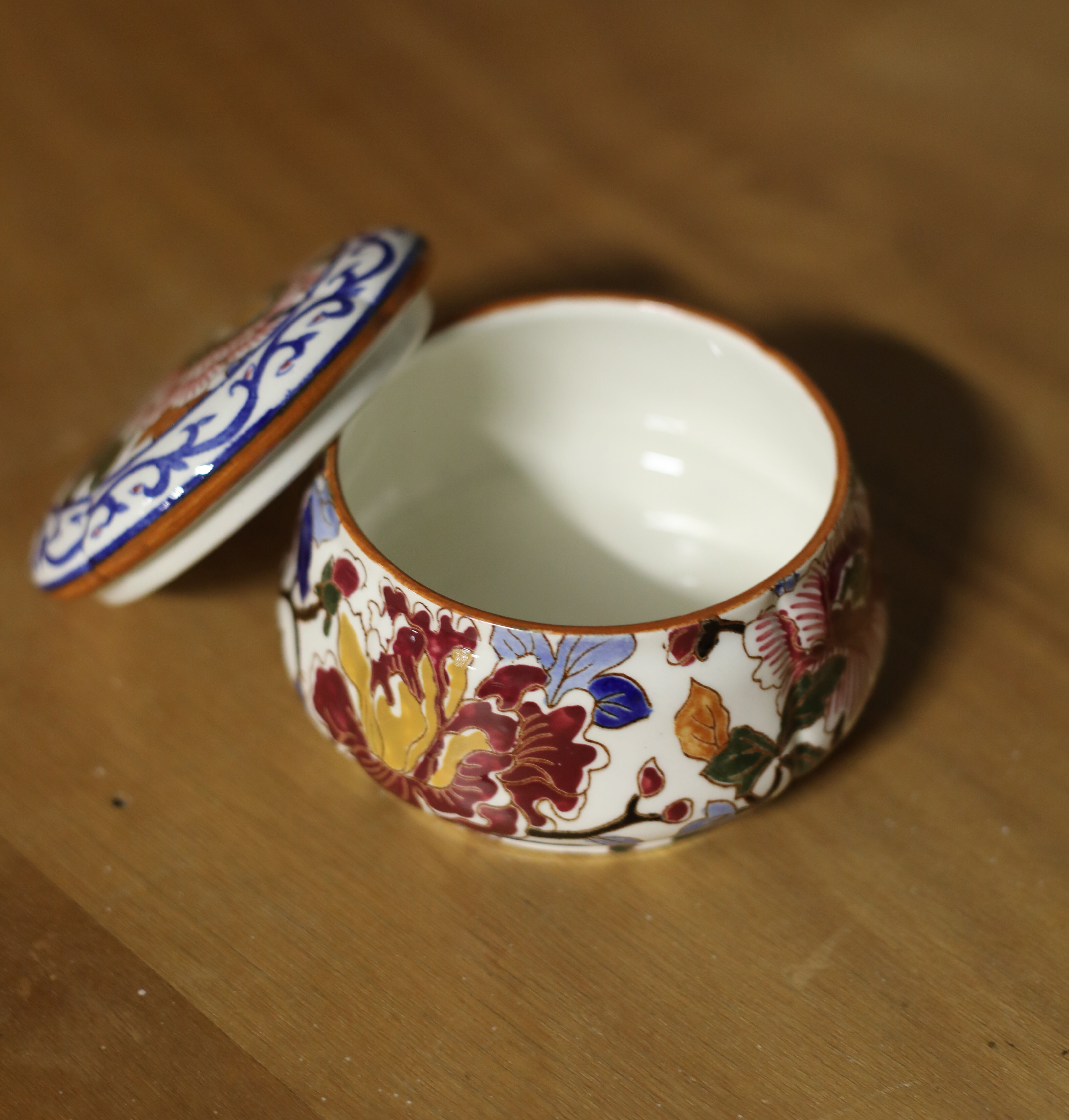 Pot couvert en faïence de Gien