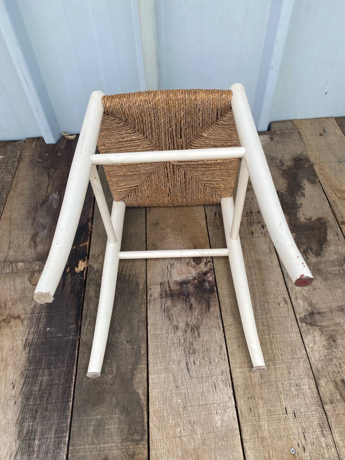 Tabouret Ancien en Bois Blanc + Assise Paille Tressée Vintage