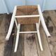 Tabouret Ancien en Bois Blanc + Assise Paille Tressée Vintage