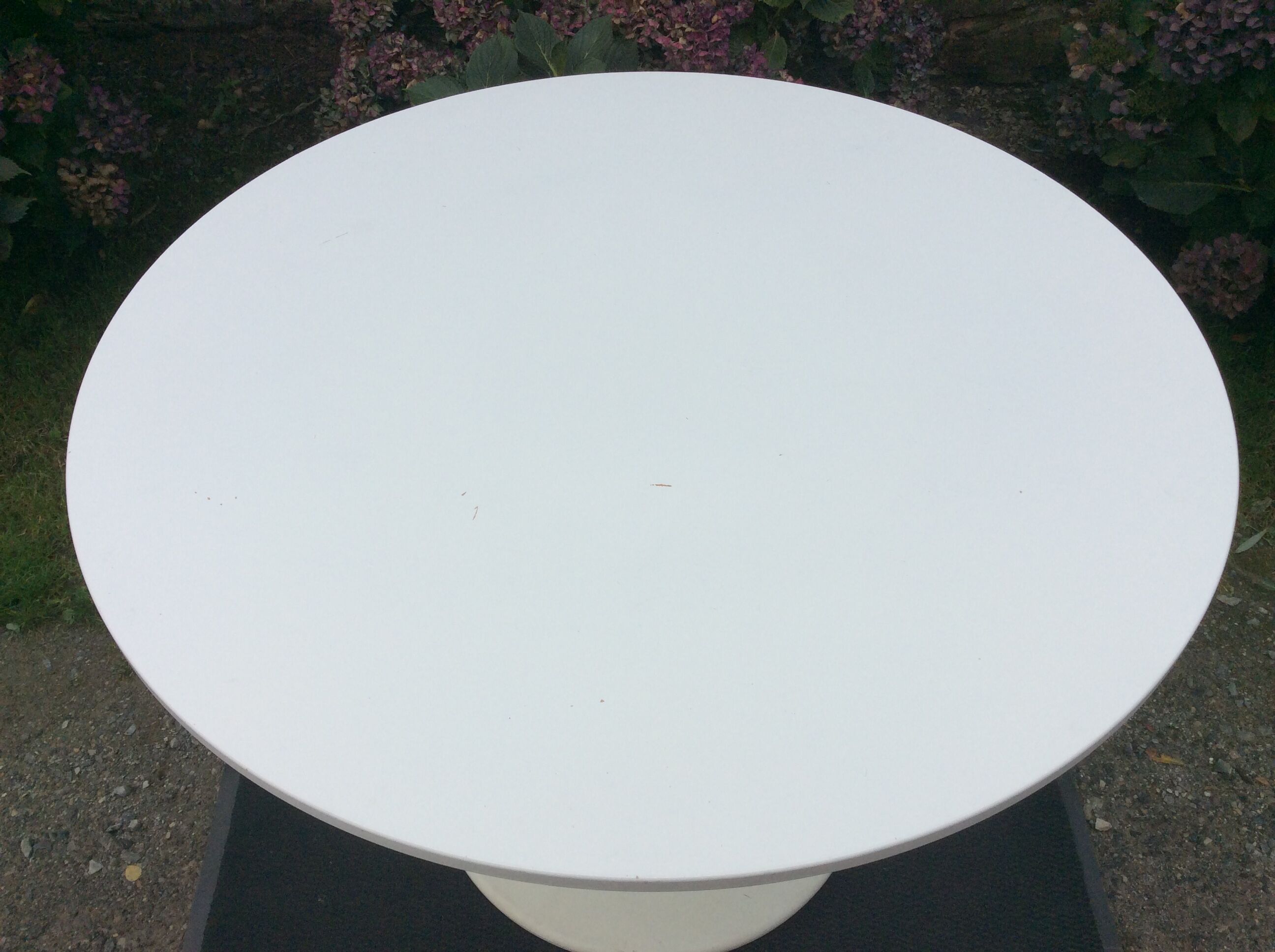 Vintage round table with tulip pvc base