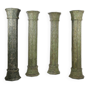 Grandes colonnes en bois